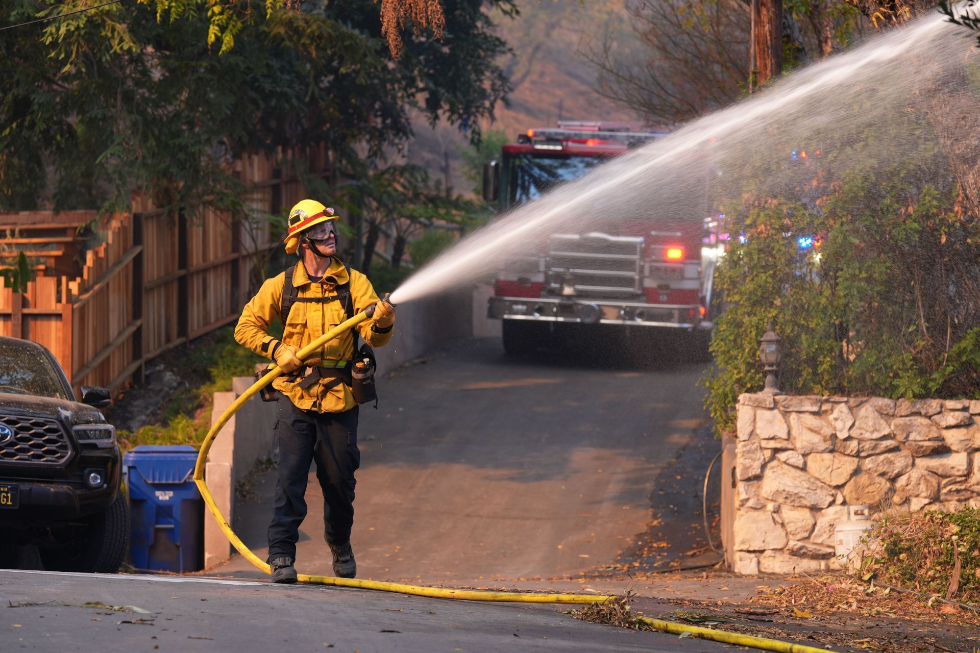 Wildfires in Mandeville Canyon, LA - Source: Getty