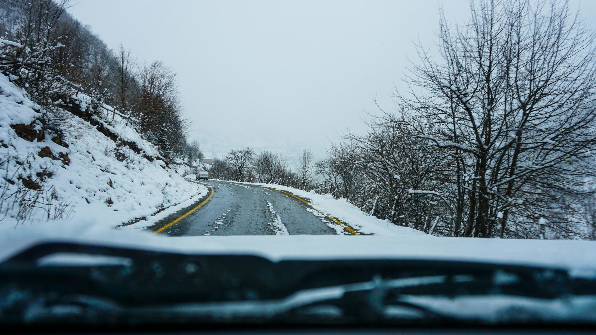 Snow on a road (Image via Pexels)