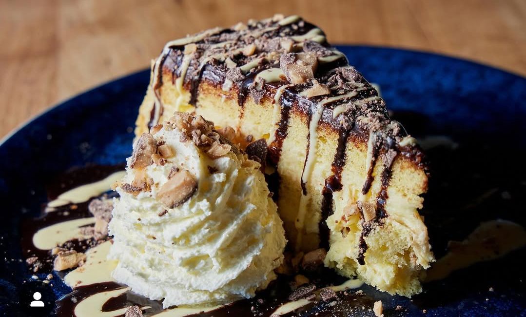 Boston Cream Pie from Legal Sea Foods. (Image via Instagram/@legalseafoods)