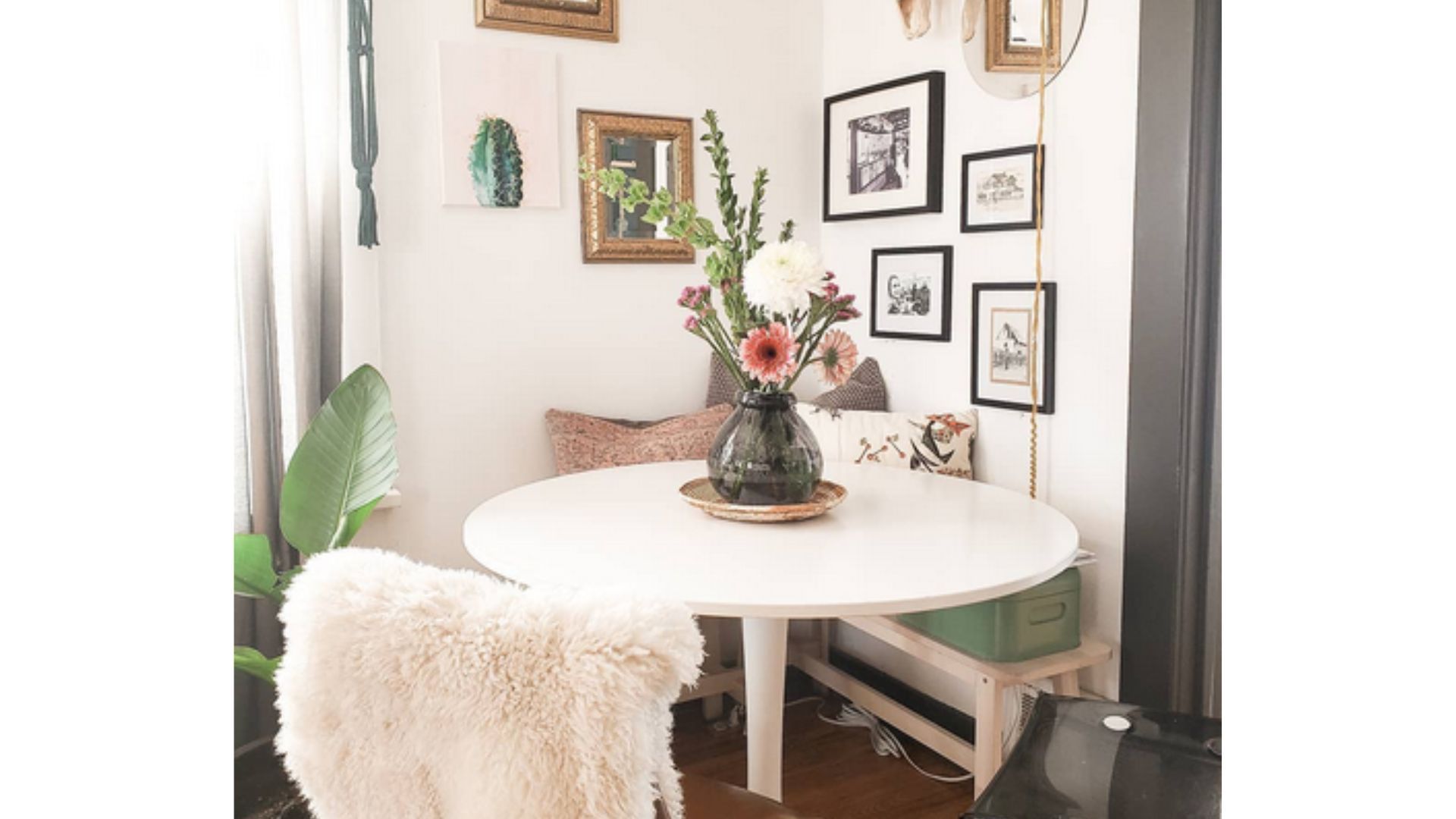 Boho-style breakfast nook (Image via Instagram/abohobunglow)