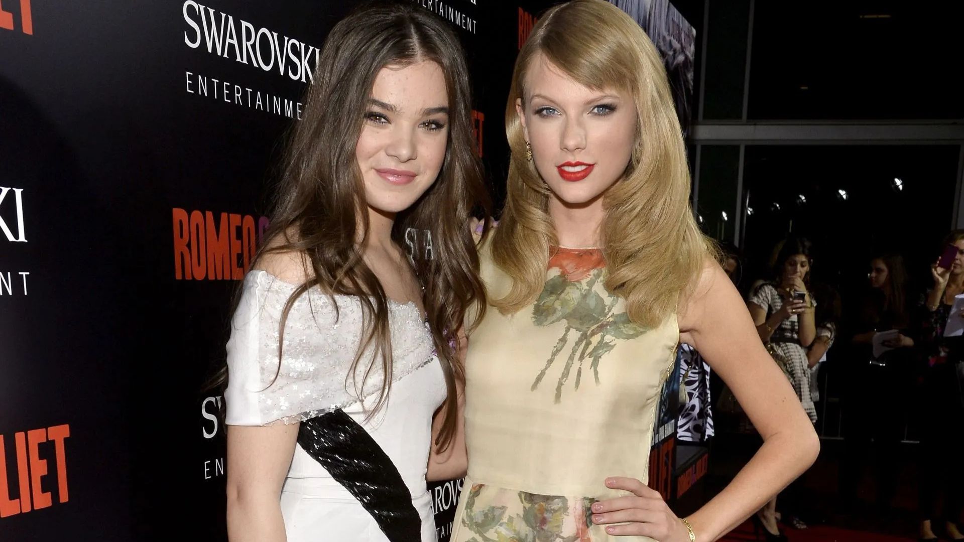 Are Hailee Steinfeld and Taylor Swift friends? Friendship timeline explored as actress and singer root for opposite football teams (Image via Getty)