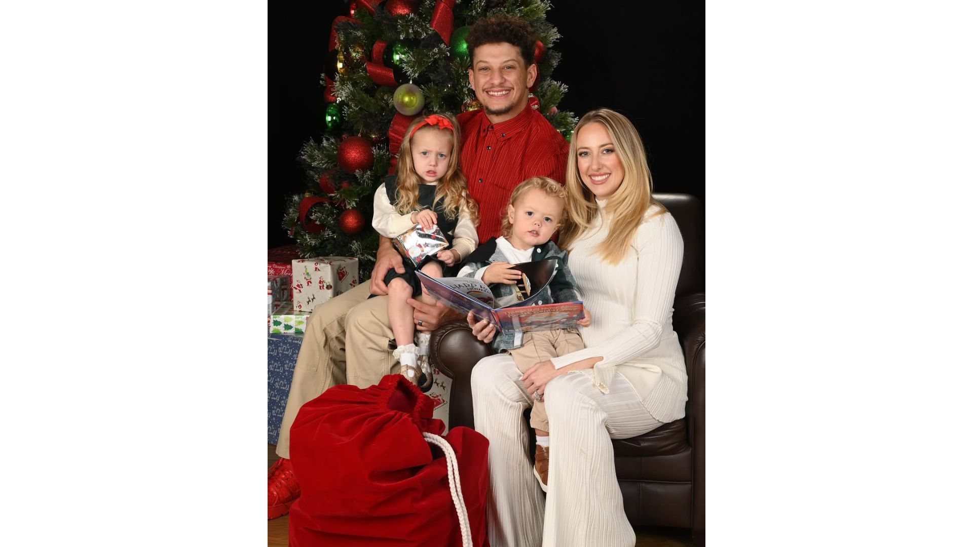 Patrick Mahomes and his family (Image via Instagram/ @brittanylynne)