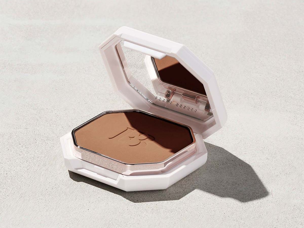 Fenty Beauty Pro Filt&#039;r Soft Matte Powder Foundation (Image via Fenty Beauty)