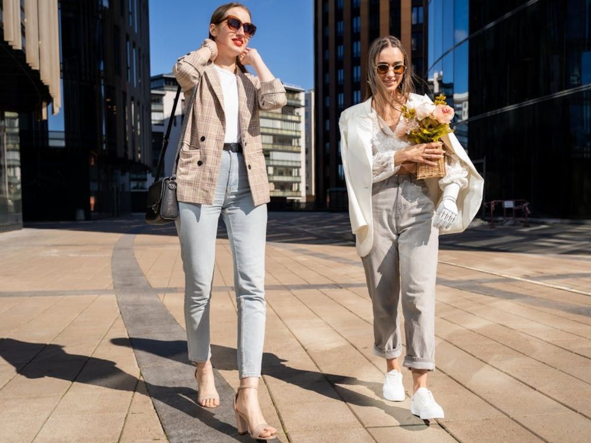 Denim Pants with Blazer (image via Pexels)