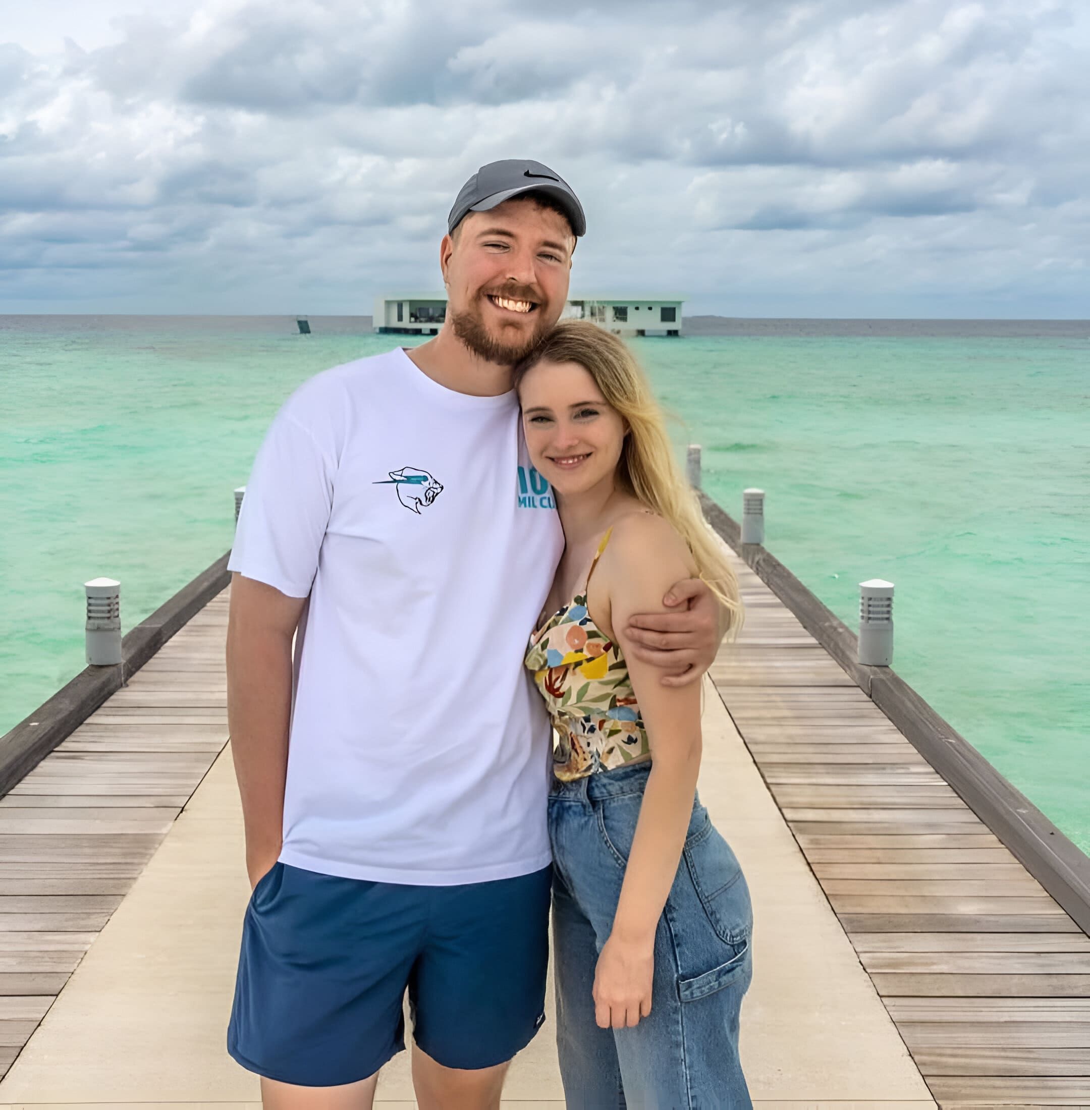 Thea Booysen posted a picture with MrBeast in the Maldives (Image via Instagram/@thea_booysen)