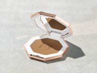 Fenty Beauty Sun Stalk’r Instant Warmth Bronzer (Image via Fenty Beauty)