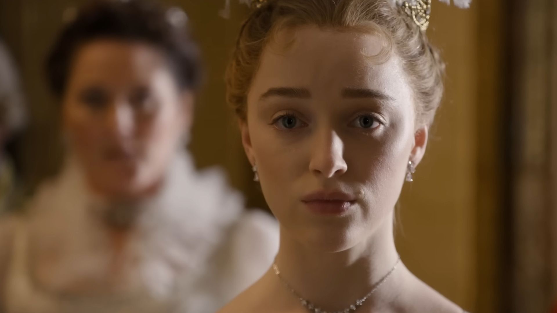 Phoebe Dynevor in Bridgerton | Image via Netflix