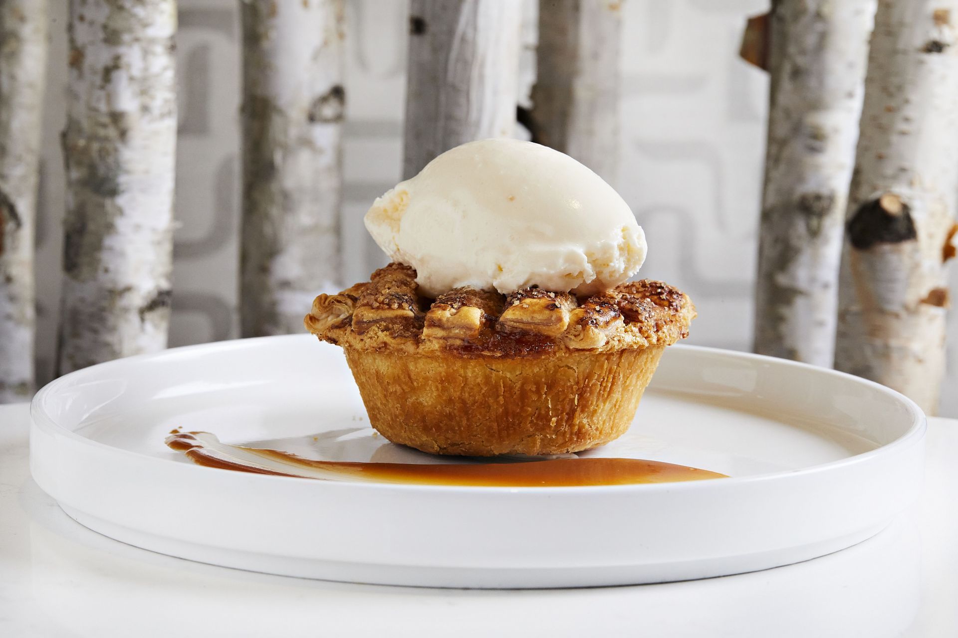 A traditional apple pie (Image via Getty)