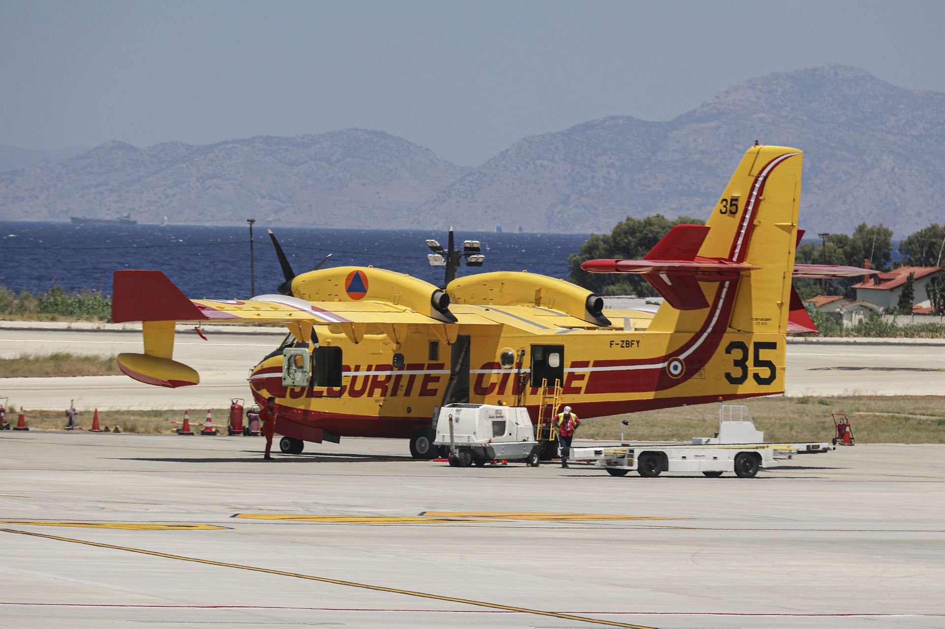 S&eacute;curit&eacute; Civile Of France Canadair CL-415 SuperScooper In Rhodes Island Greece - Source: Getty