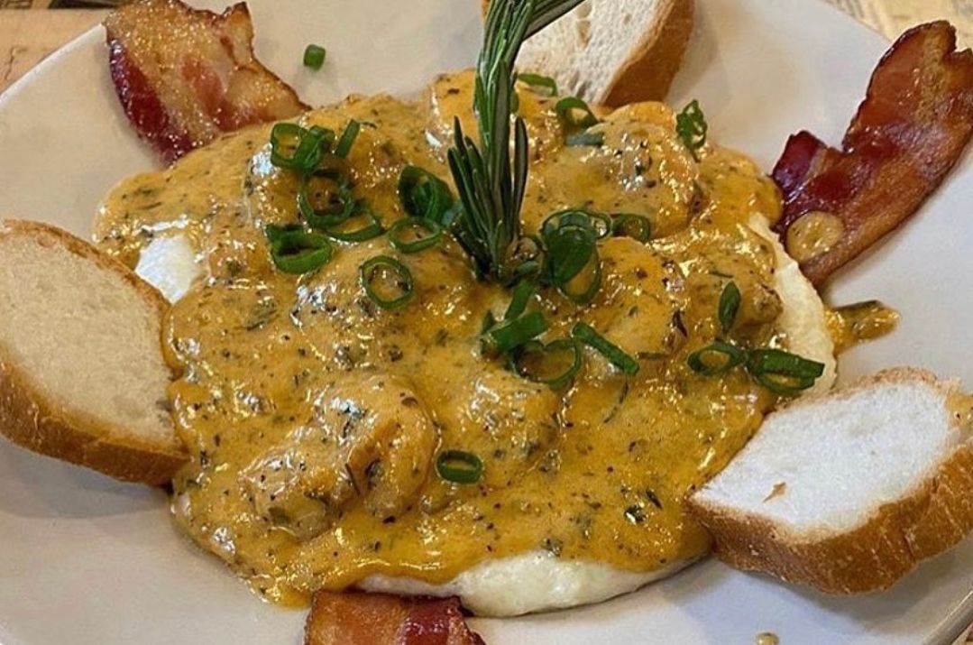 Shrimp and grits from Surrey&#039;s Cafe &amp; Juice Bar. (Image via Instagram/@surreysnola)