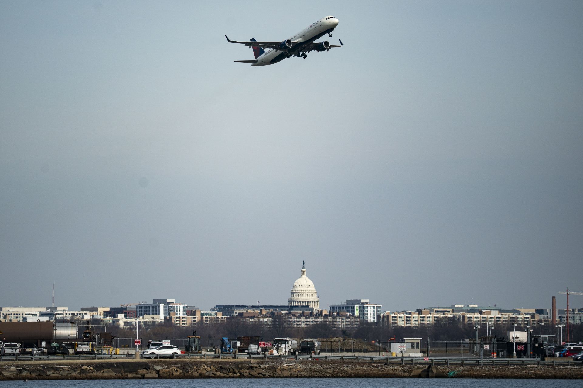 American Airlines Plane And Black Hawk Helicopter Crash Near Reagan National Airport - Source: Getty