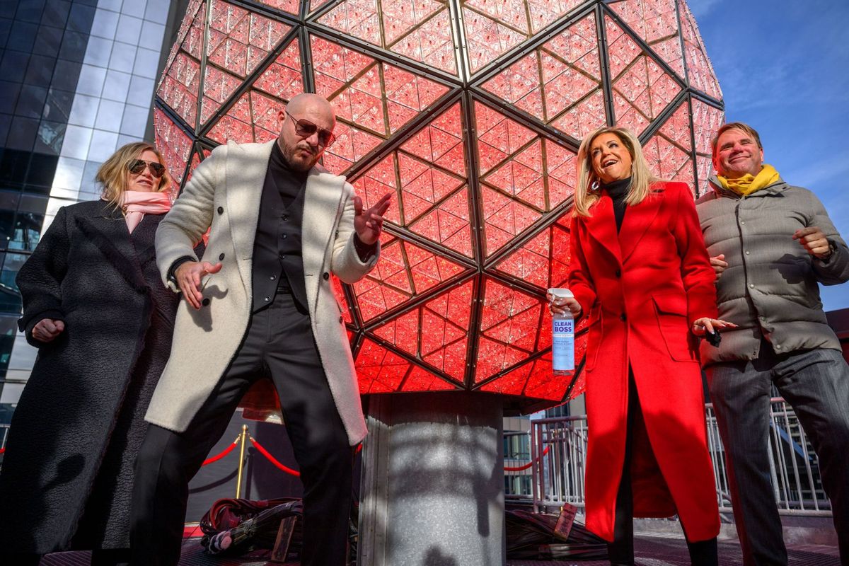 What time does the ball drop on New Year