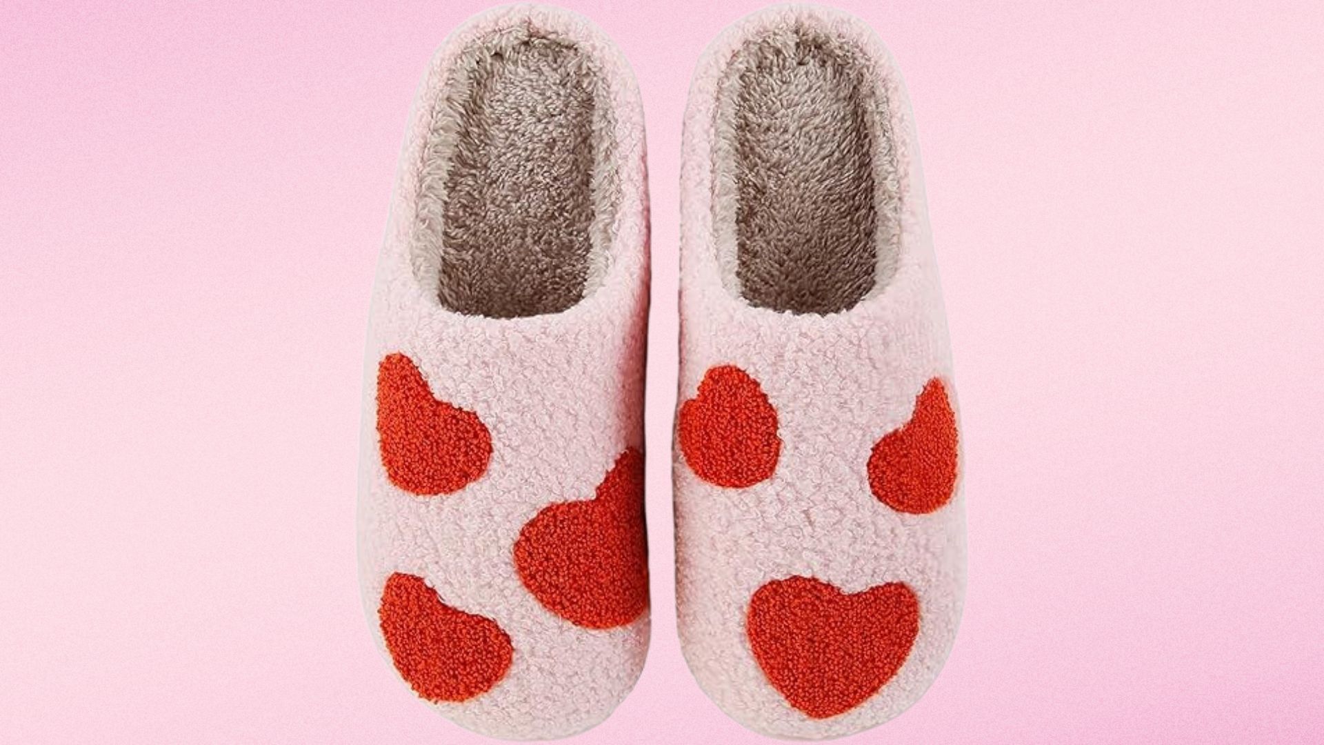 HIPINISS Plush Fluffy Foam slippers for Valentine&#039;s Day 2025 (Image via Amazon)