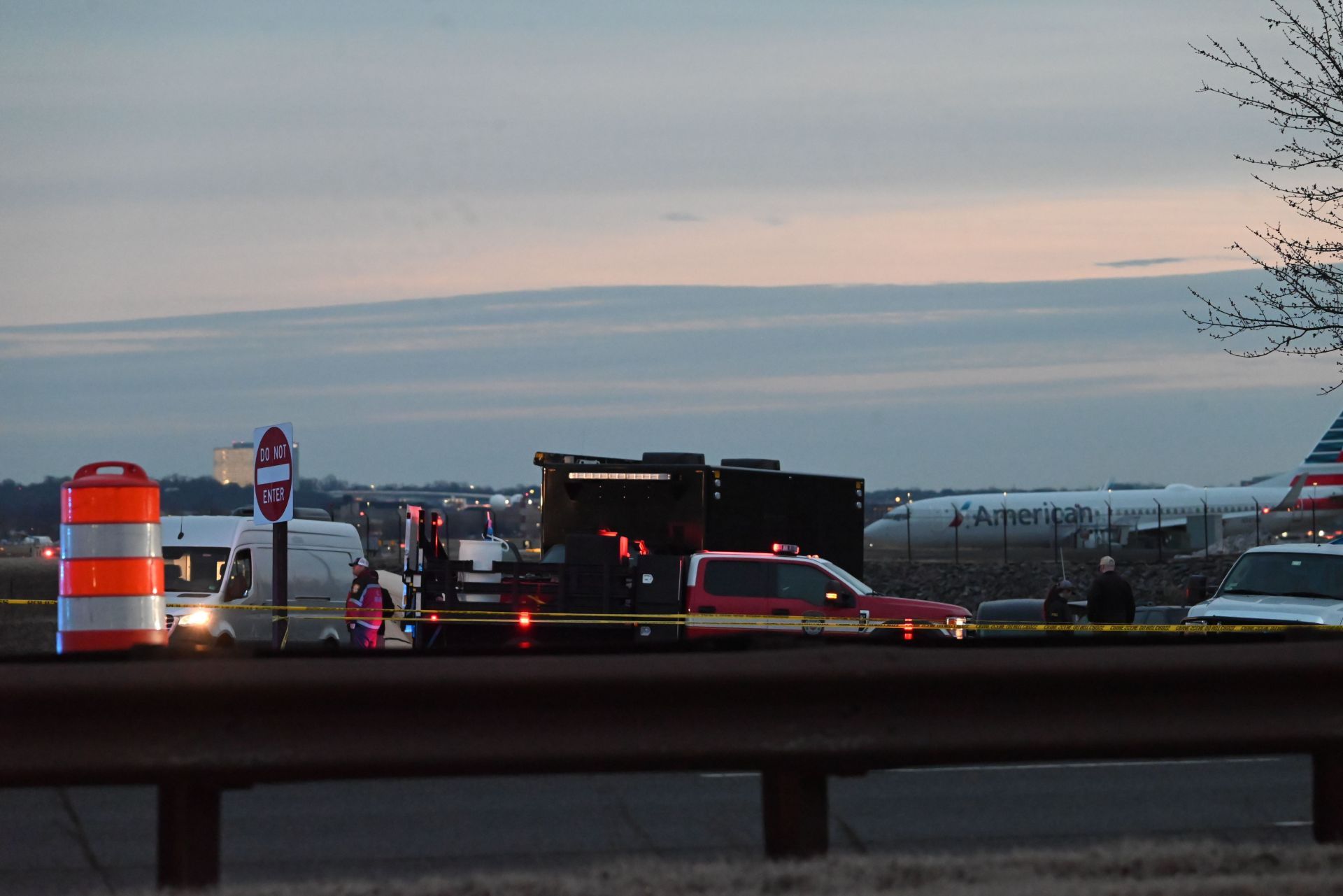 Plane collides with military helicopter in mid-air near US capital - Source: Getty