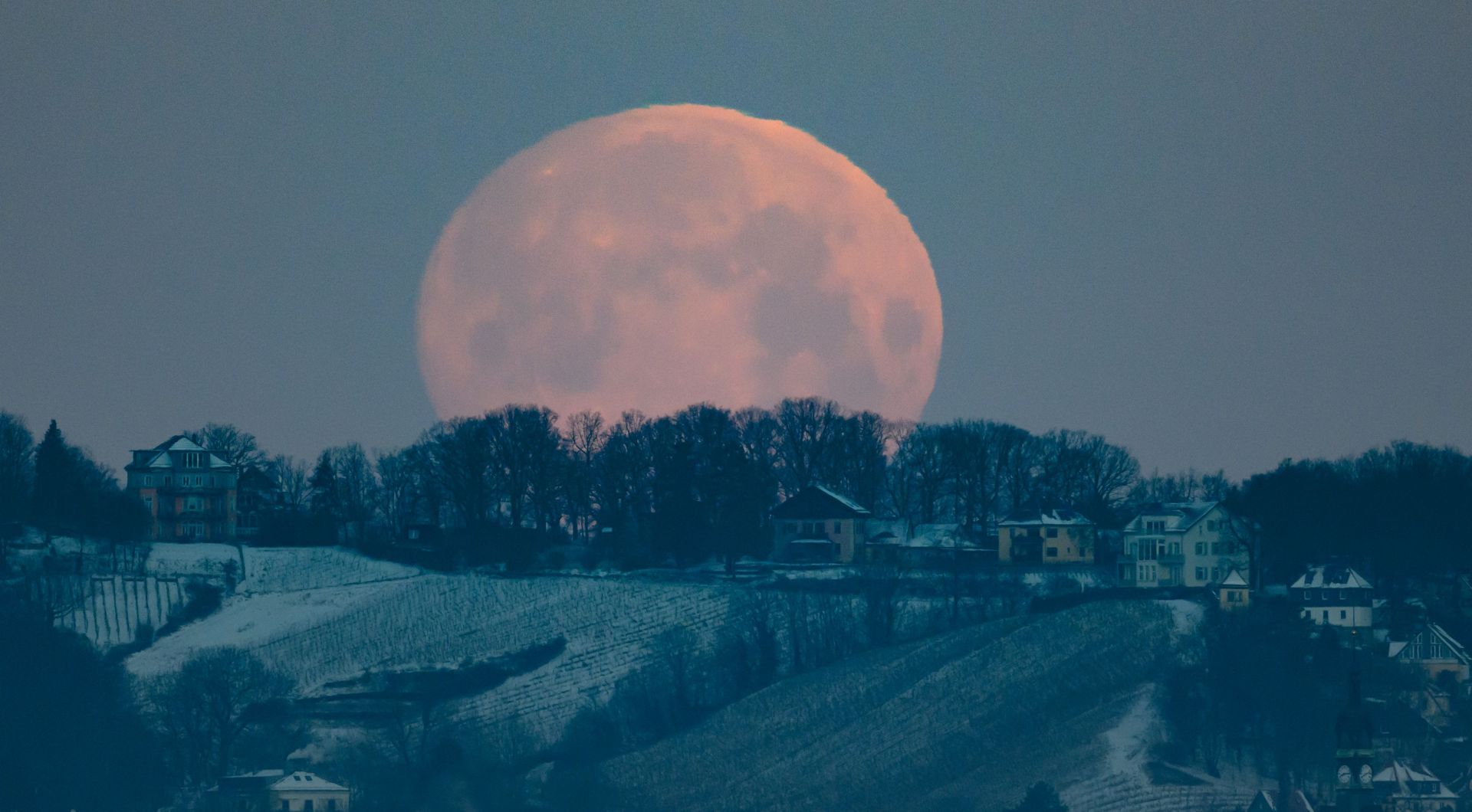 Moonset - Source: Getty