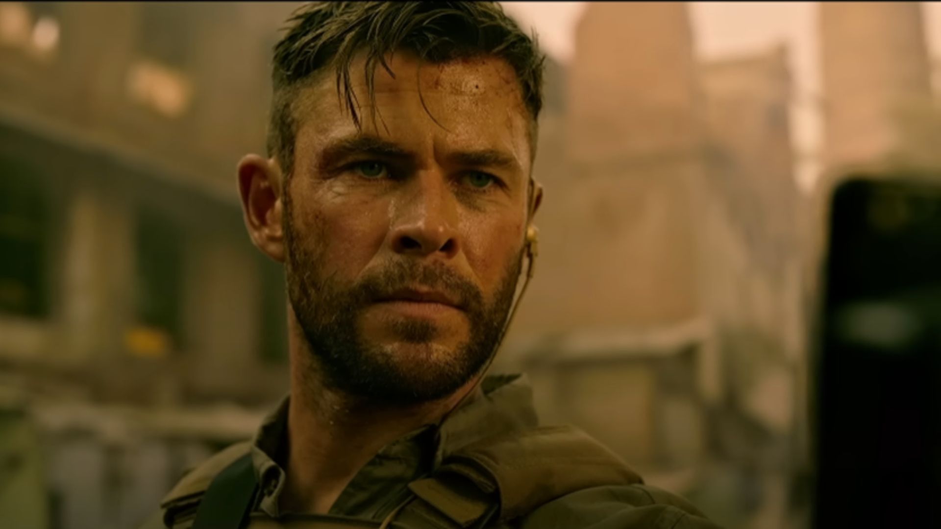 Chris Hemsworth in Extraction | Image via Netflix YouTube