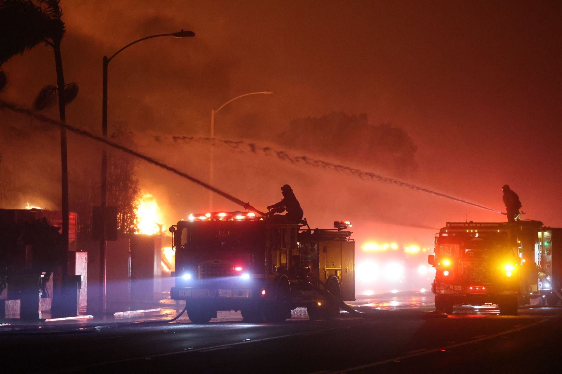 Firefighters continue battling Palisades fire in Los Angeles as flames rage out of control - Source: Getty