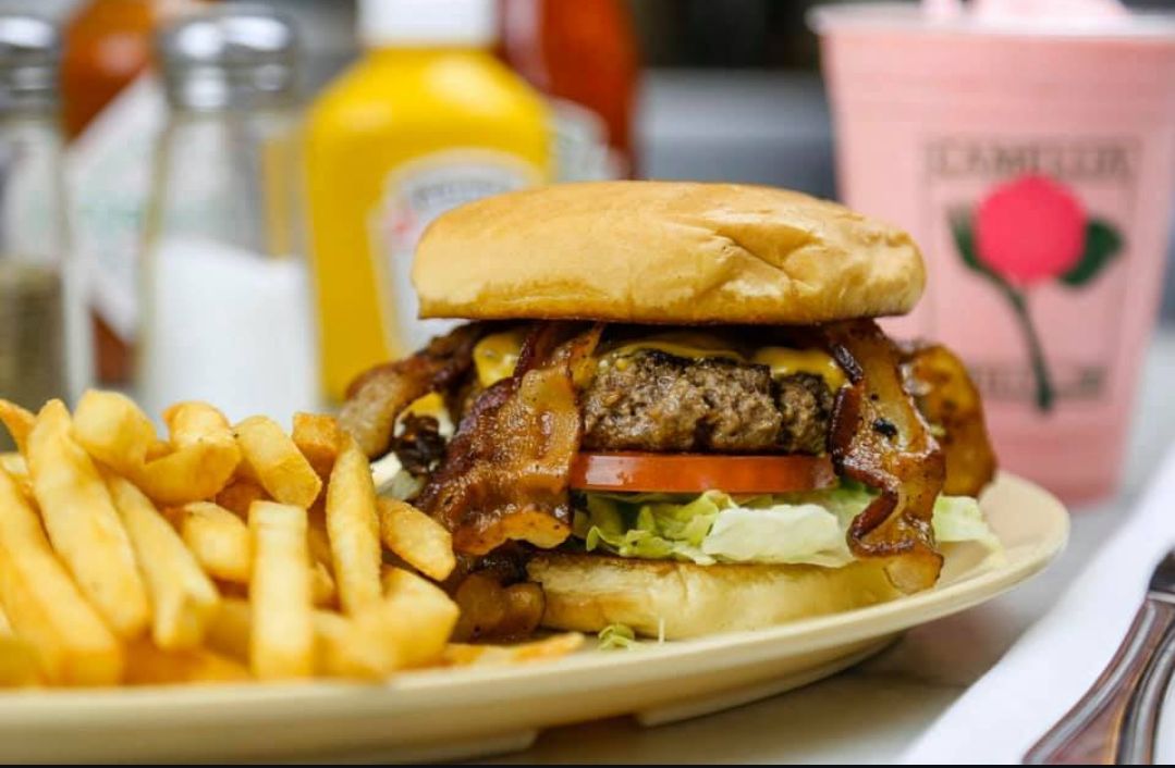 Burger from The Camellia Grill (Image via Instagram/@camellia_grill)