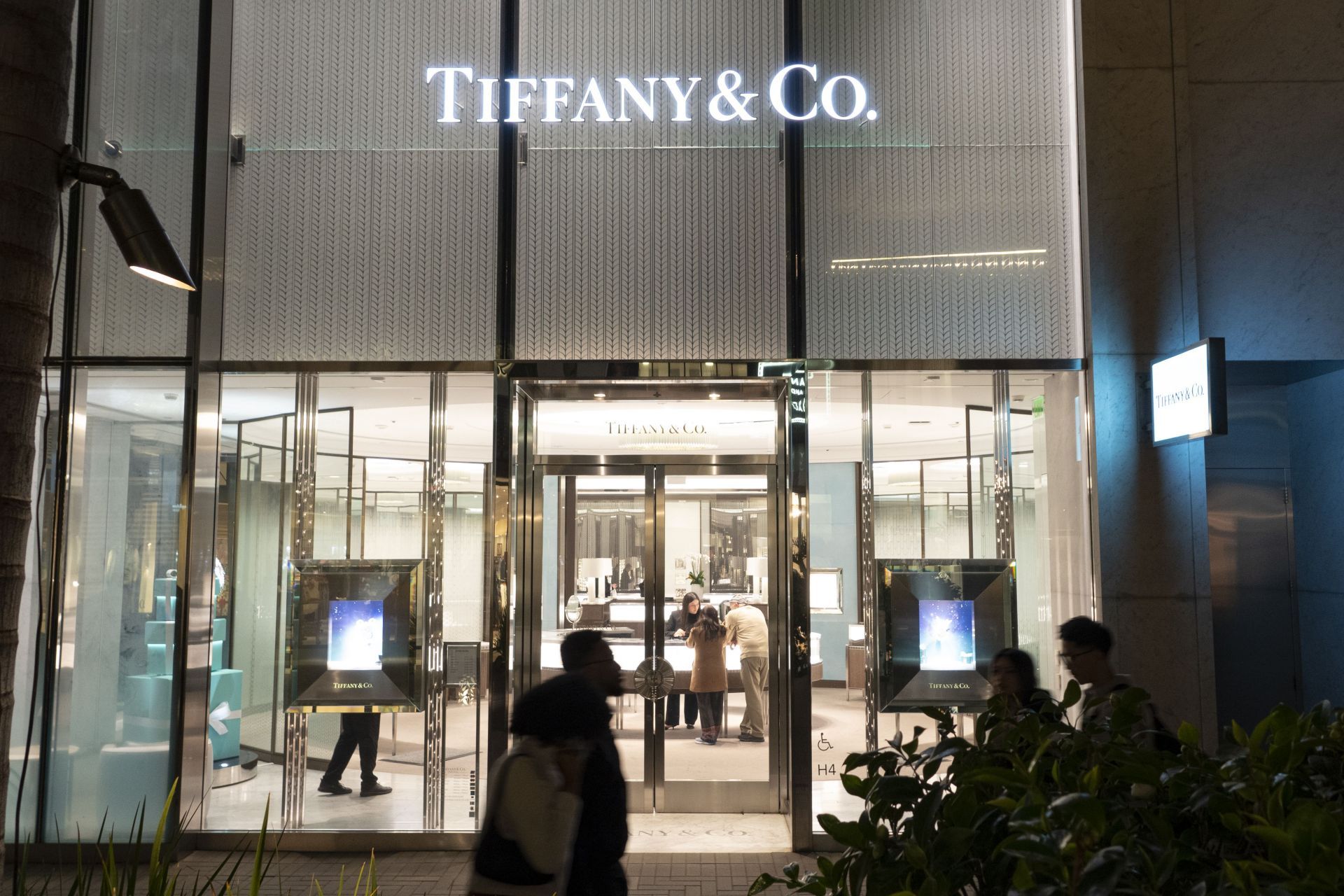 Tiffany &amp; Co. (Image via Getty)