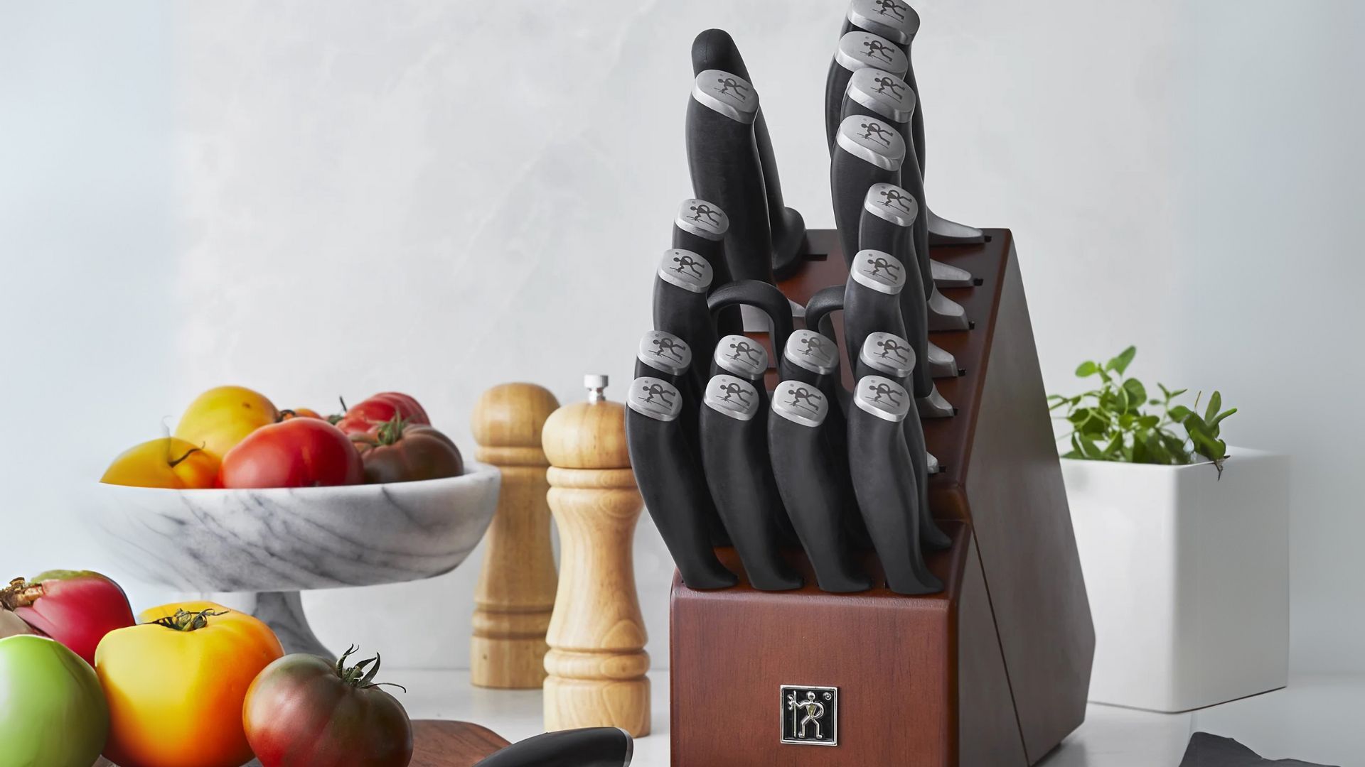 Henckels Elan 21-pc Knife Block Set (Image via Walmart)