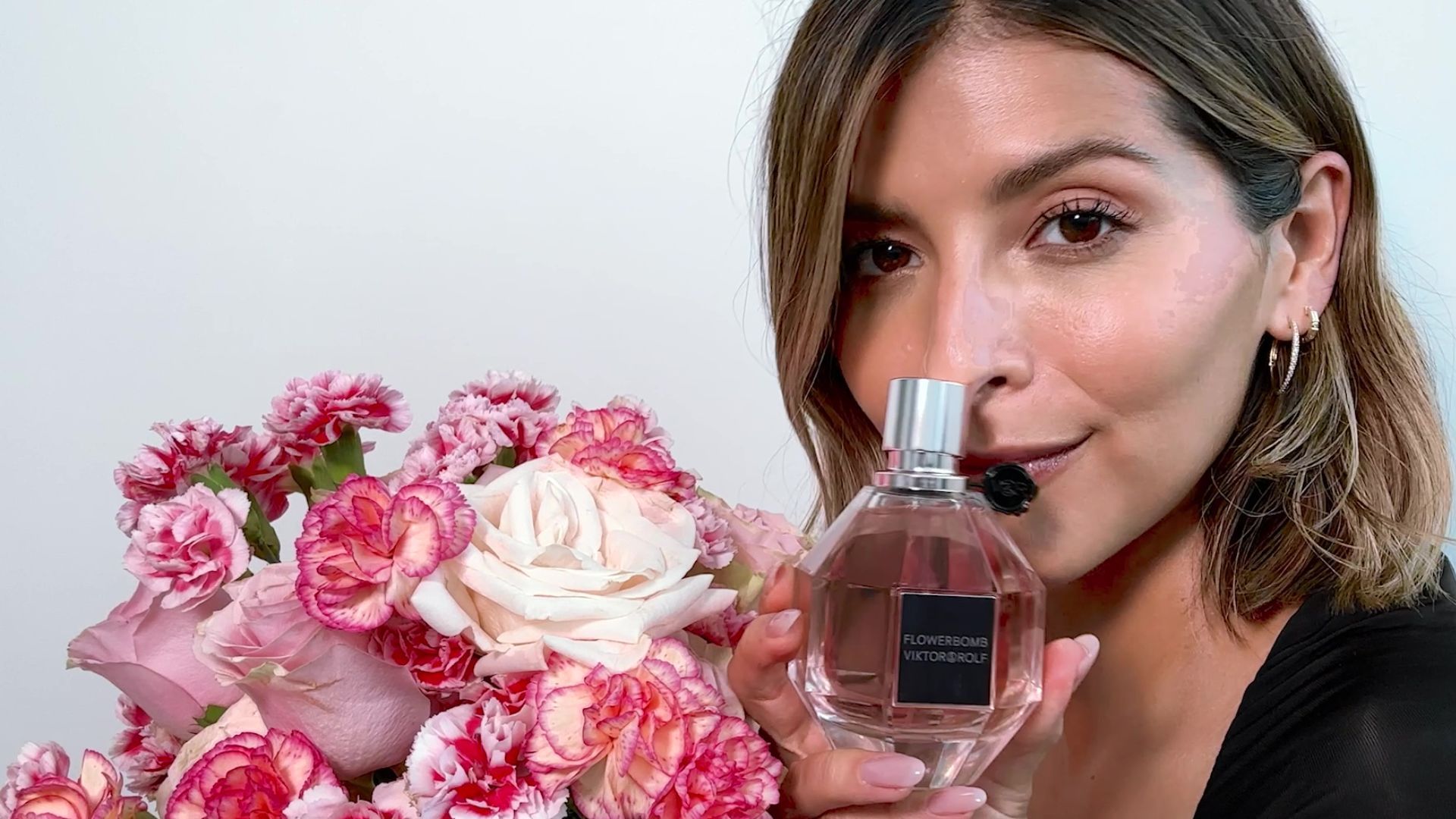 Viktor &amp; Rolf Flowerbomb Eau de Parfum For Women (Image via Viktor &amp; Rolf Fragrances)