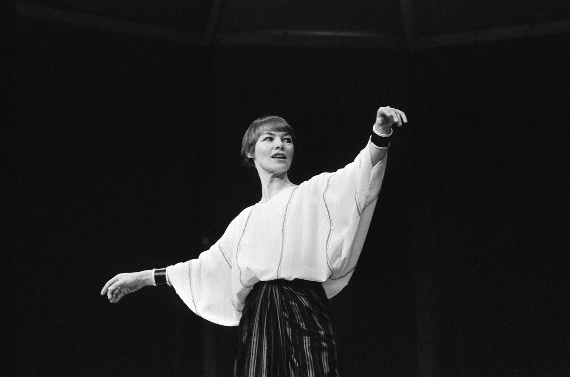 Glenda Jackson in a scene from Antony And Cleopatra, performed at The Royal Shakespeare Theatre - Source: Getty