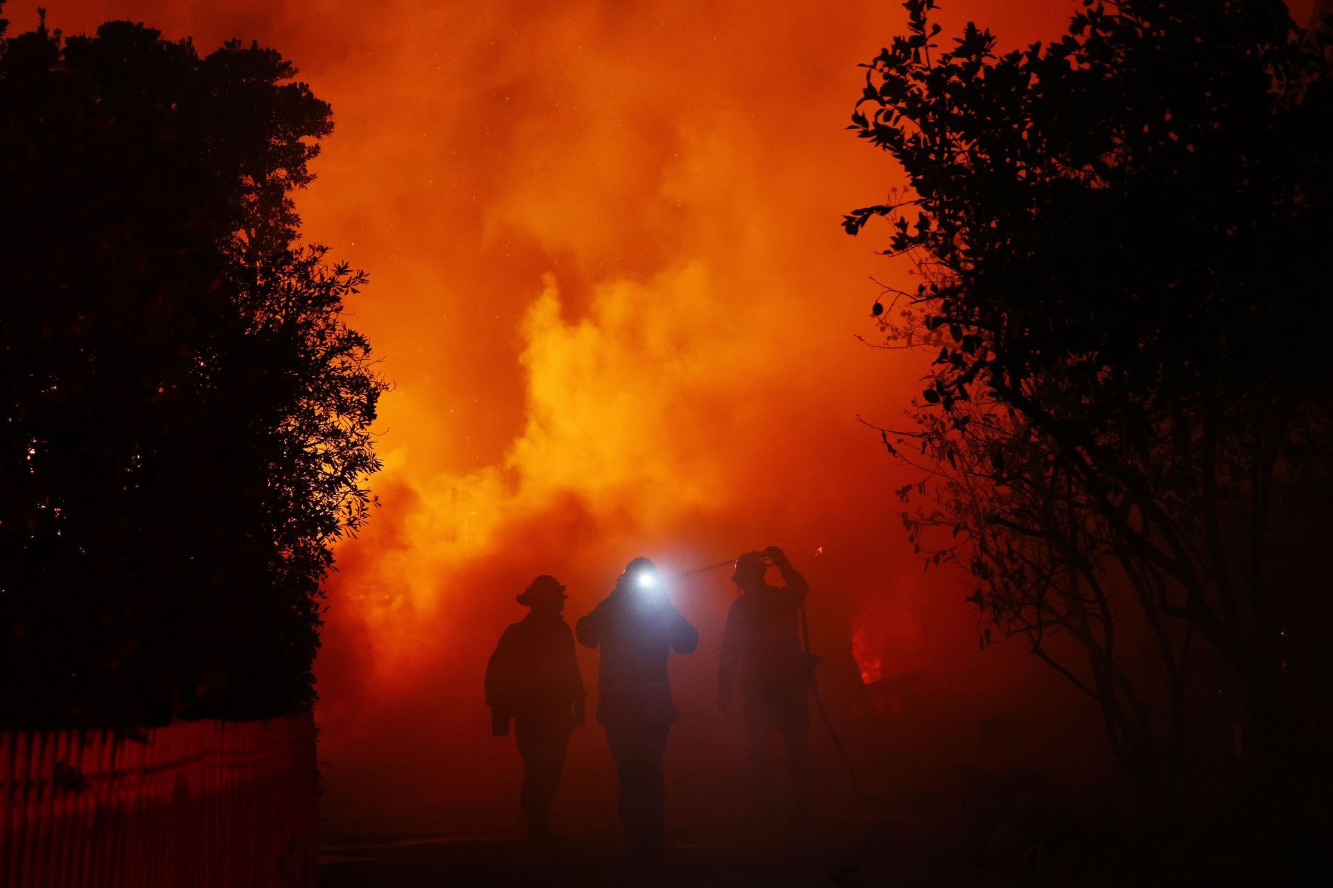 The Palisades fire erupted on January 7, 2025 (Image via Mario Tama/Getty Images)