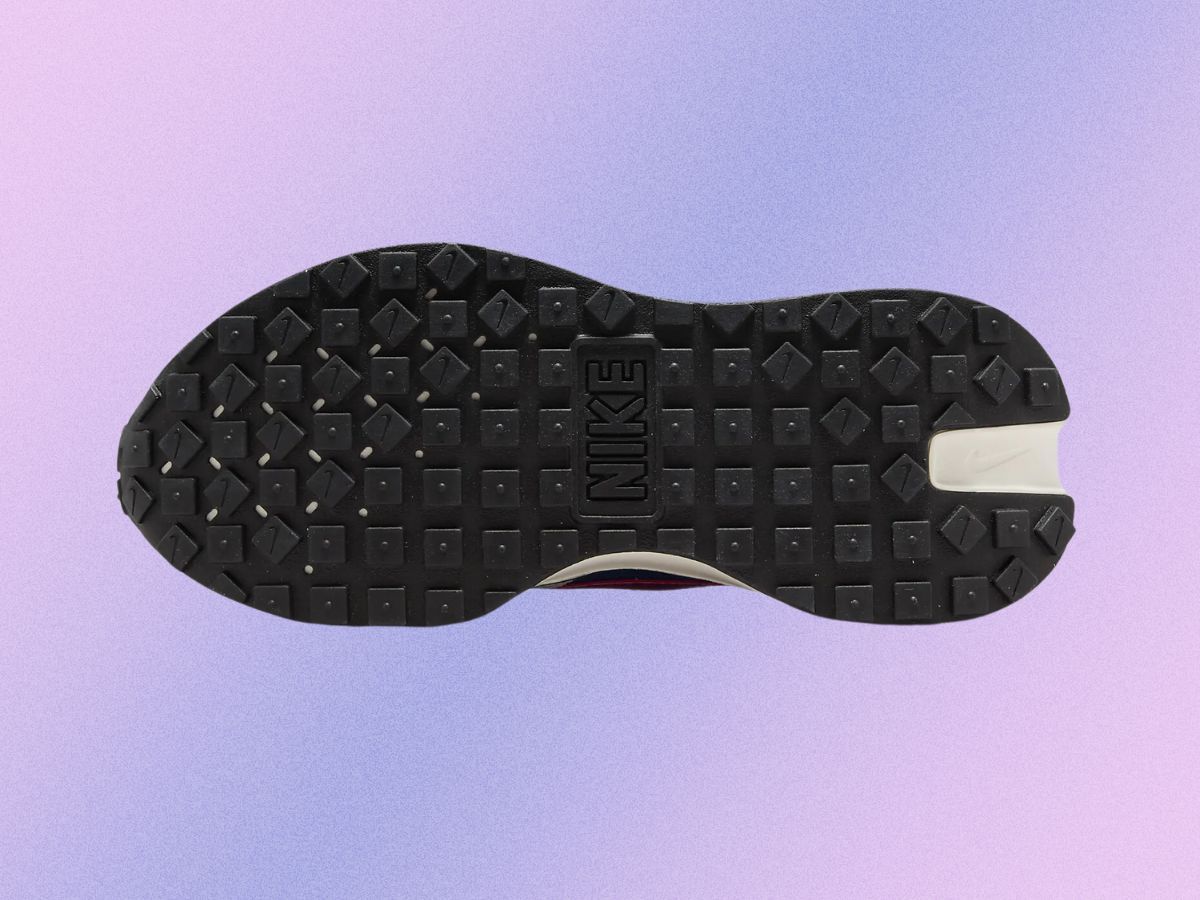 Back view of Nike Phoenix Waffle women&#039;s shoes (Image via nike.com)