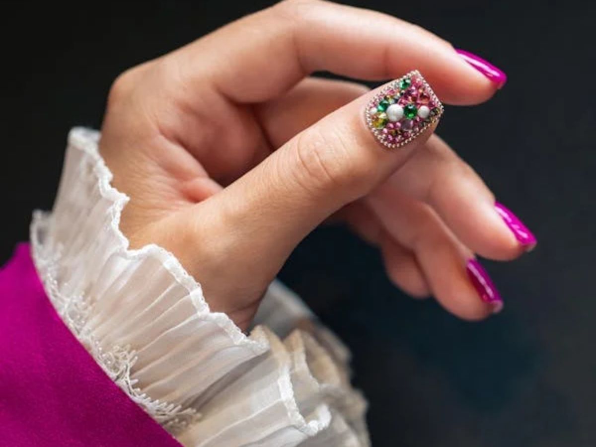 Nail art stickers (Image via Pexels)