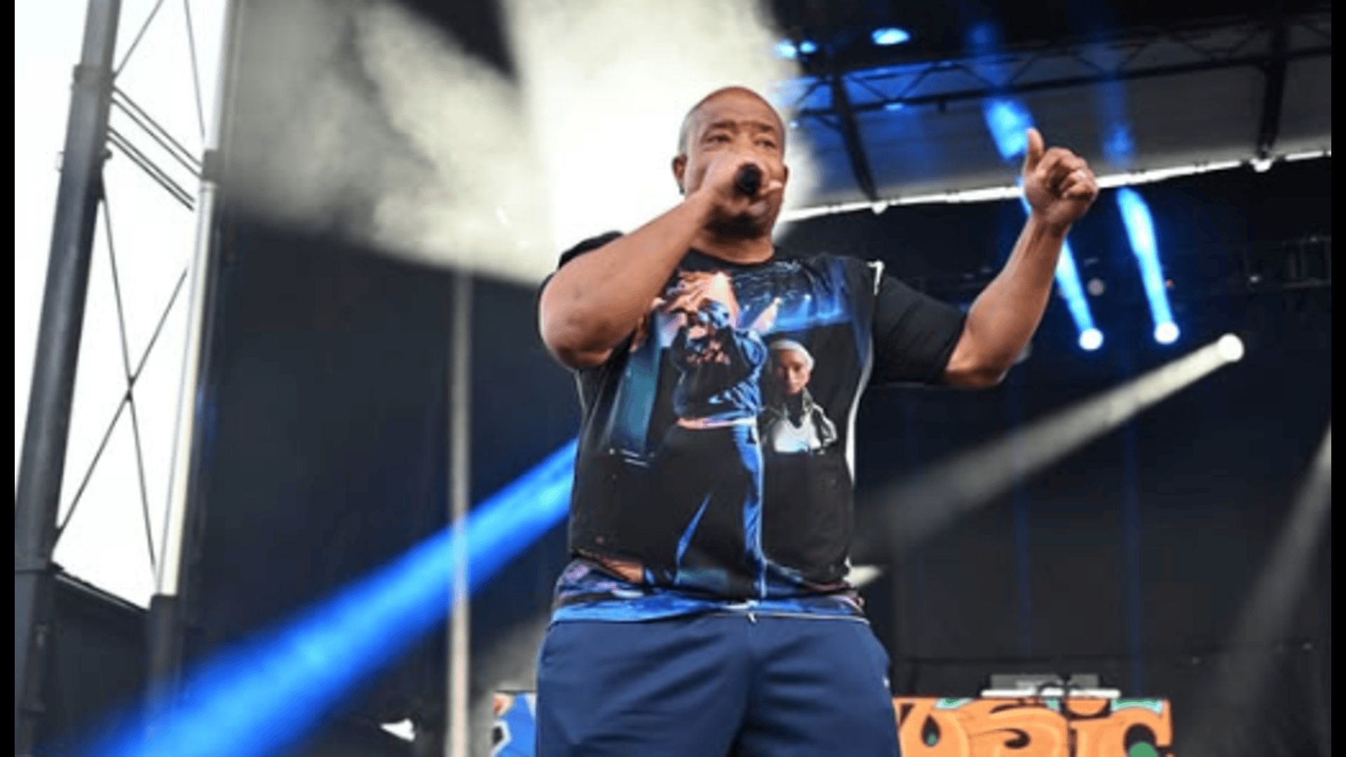 Young MC at a concert (Image via Instagram/@youngmc89)