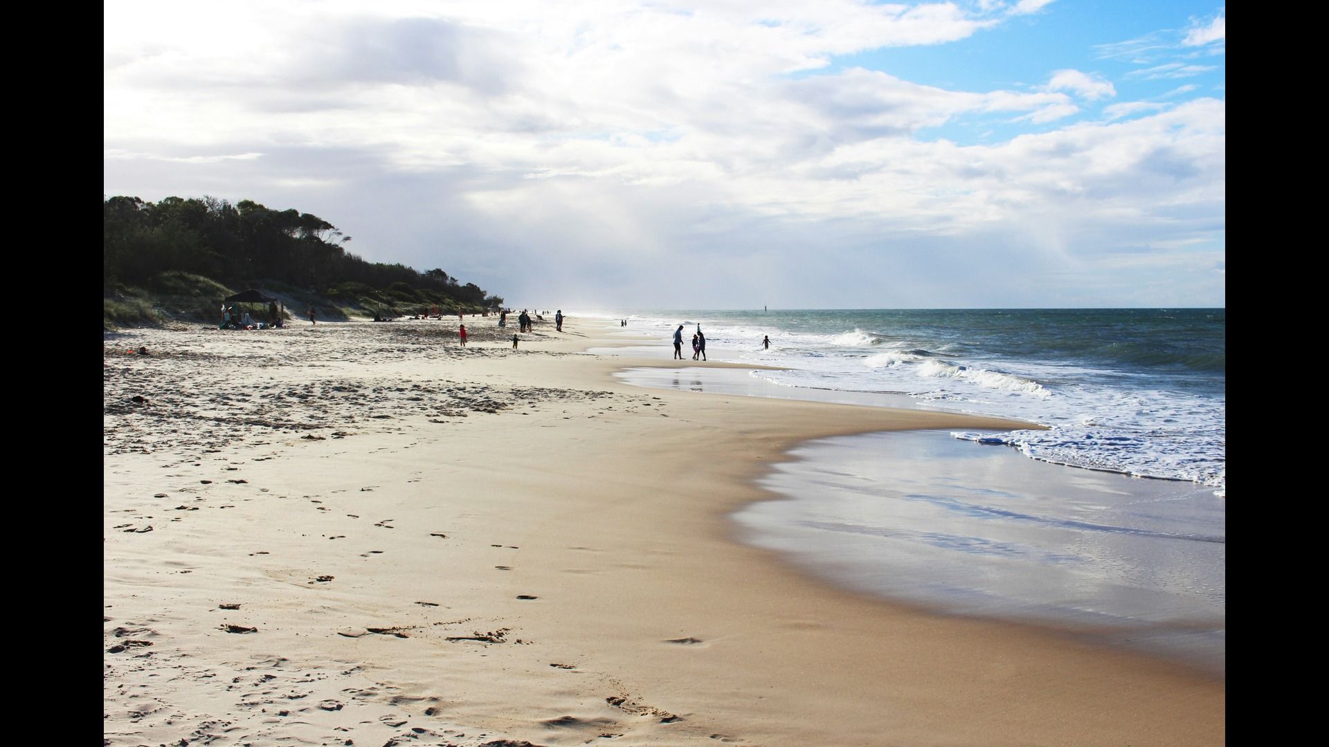 Bribie Island, Australia (Image via Unsplash)