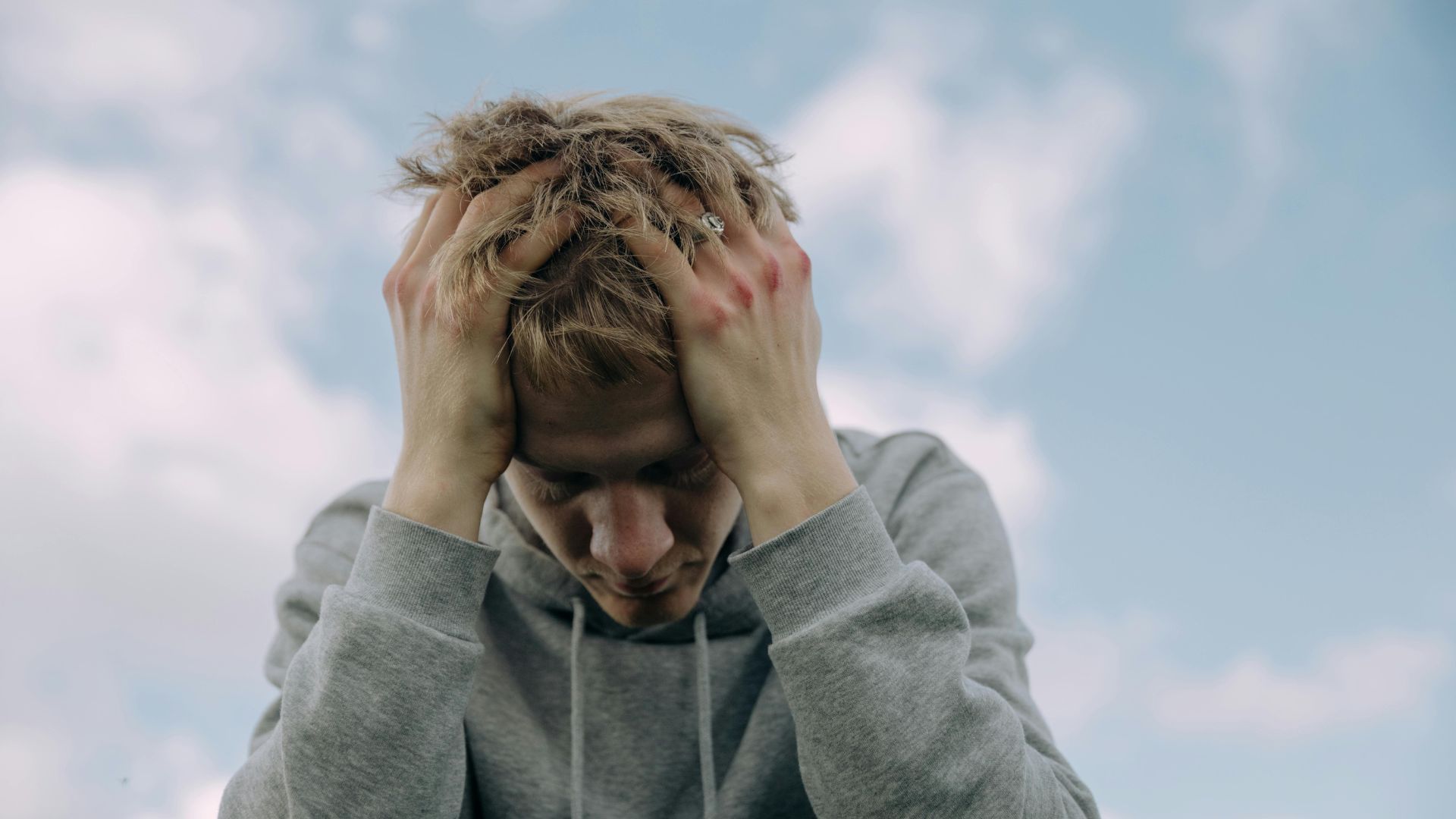 A stressed youth (Image via Pexels)