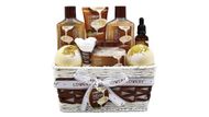 Vanilla Coconut Home Spa Set (Image via Amazon)