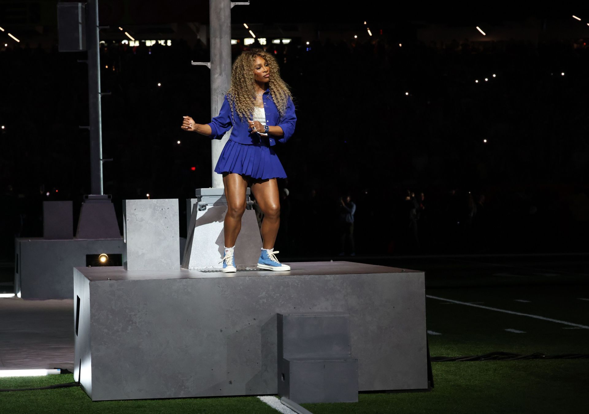 Serena Williams crip walking during Not Like Us (Image via Kevin Mazur/Getty Images)