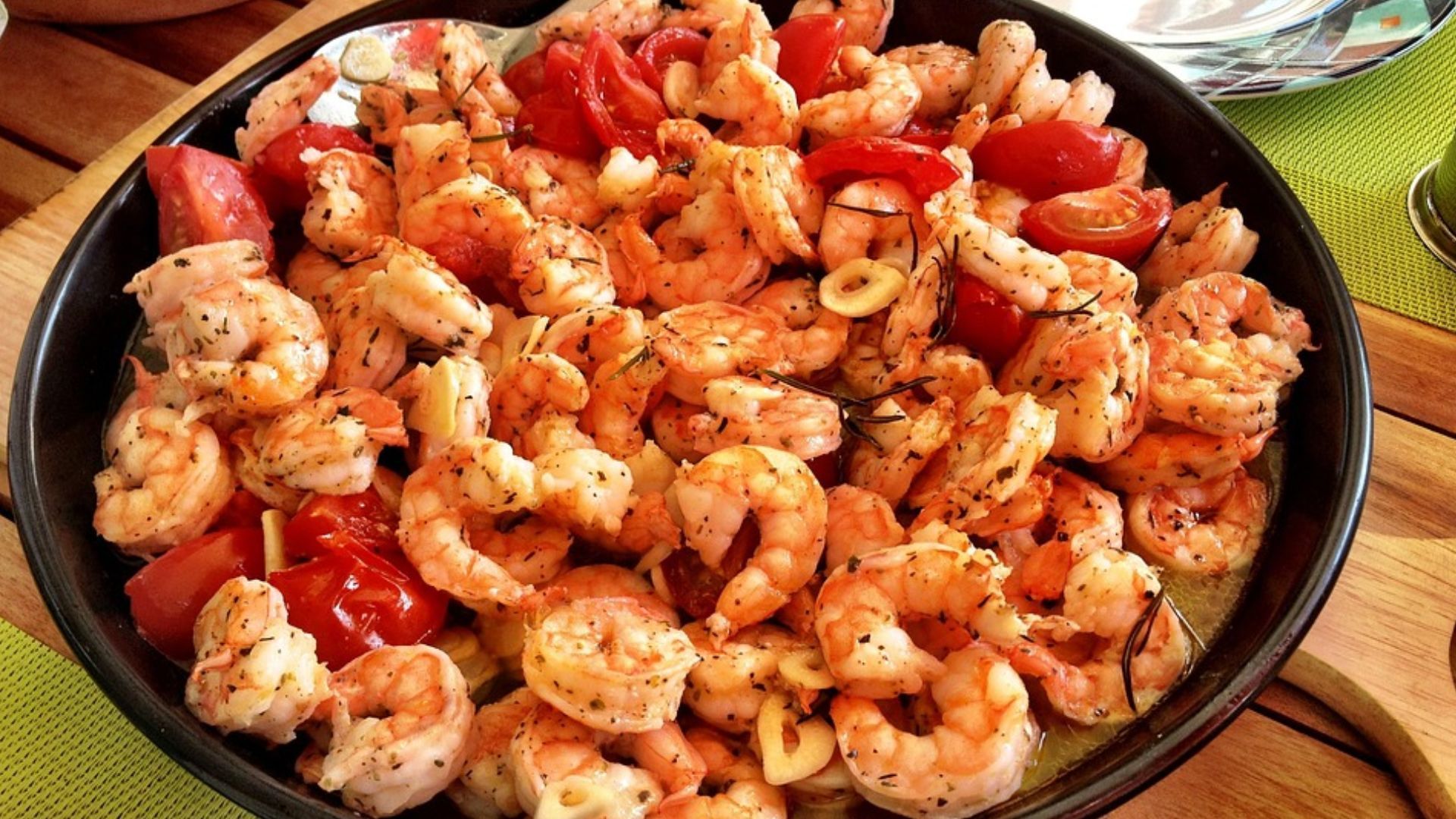 Hawaiian Garlic Shrimp (Image via Pixabay)