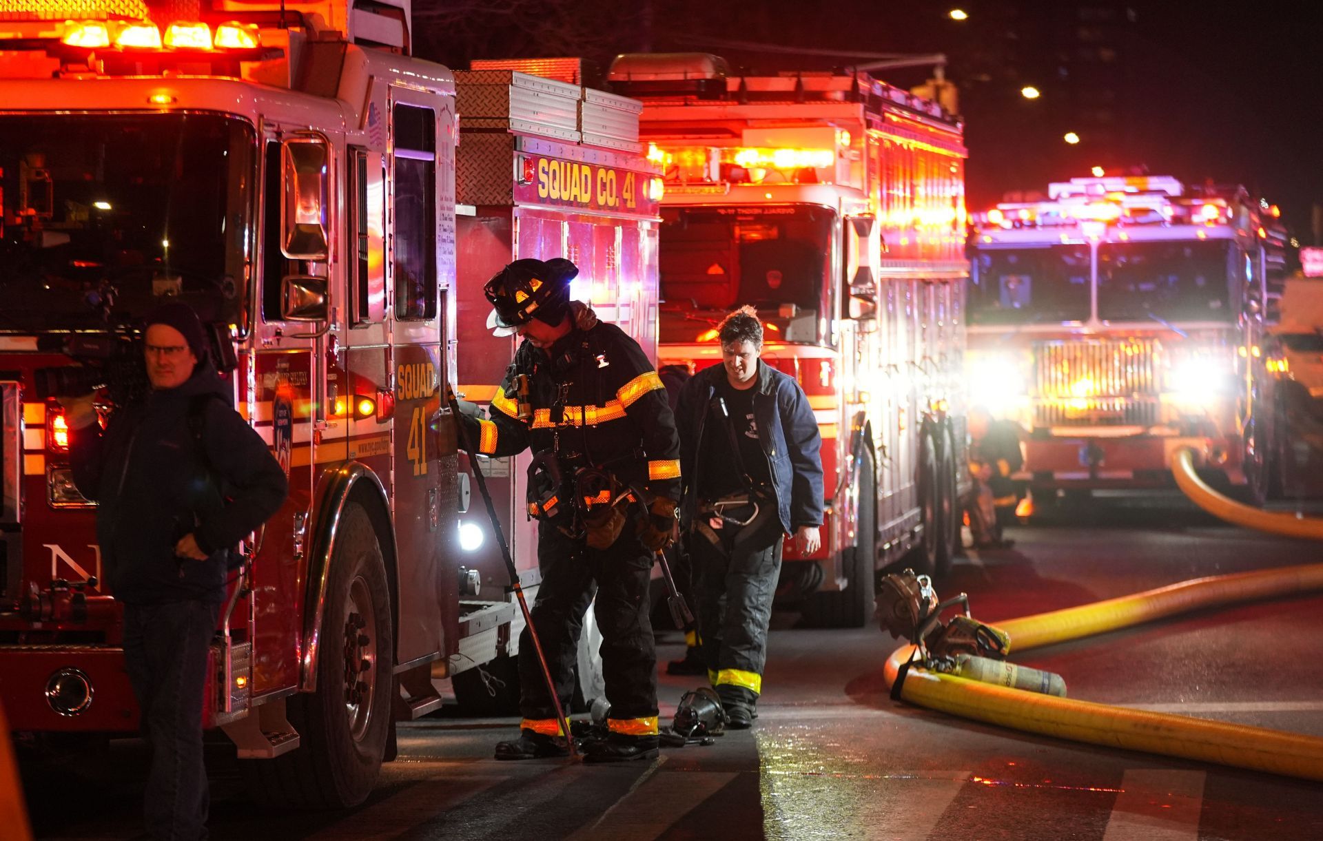 Firefighters battling massive fire at apartment building in New York - Source: Getty