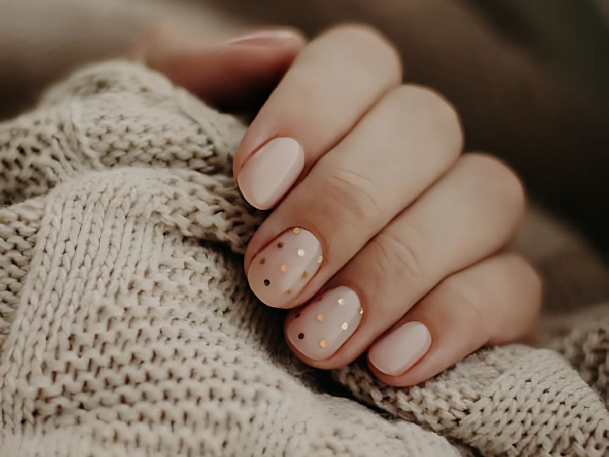 Dotting nail art (Image via Pexels)