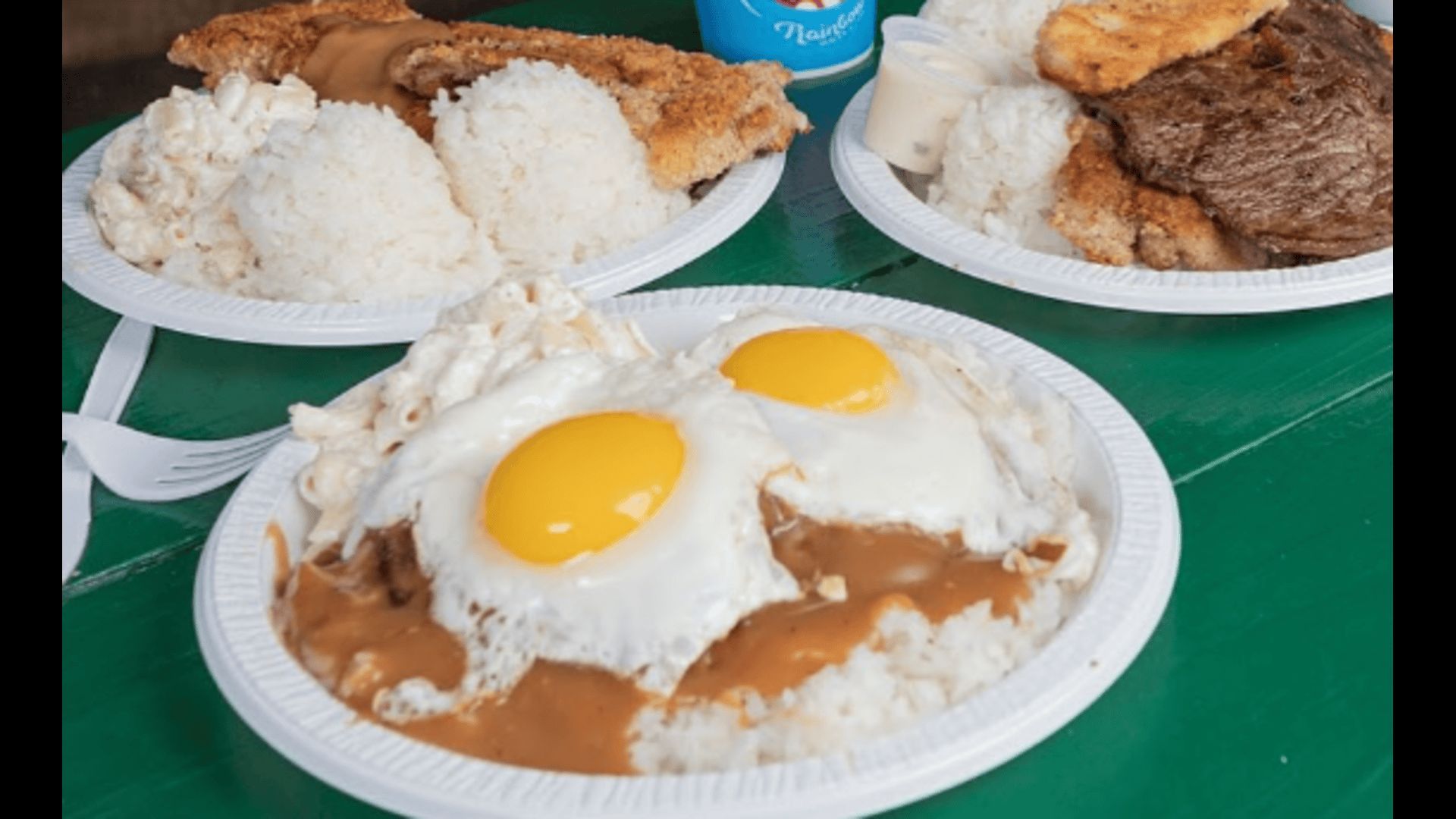 Lunch plates at Rainbow Drive-In (Image via Instagram/@rainbowdrivein)