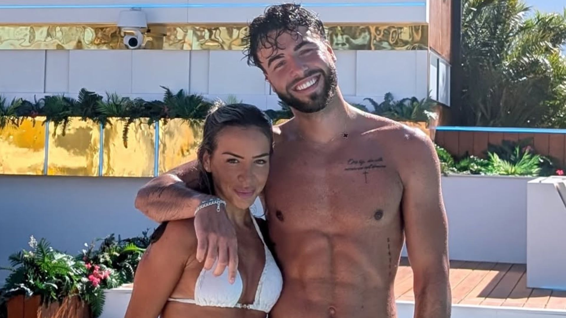 Elma and Sammy on Love Island (Image via Instagram/ @elmapazar)