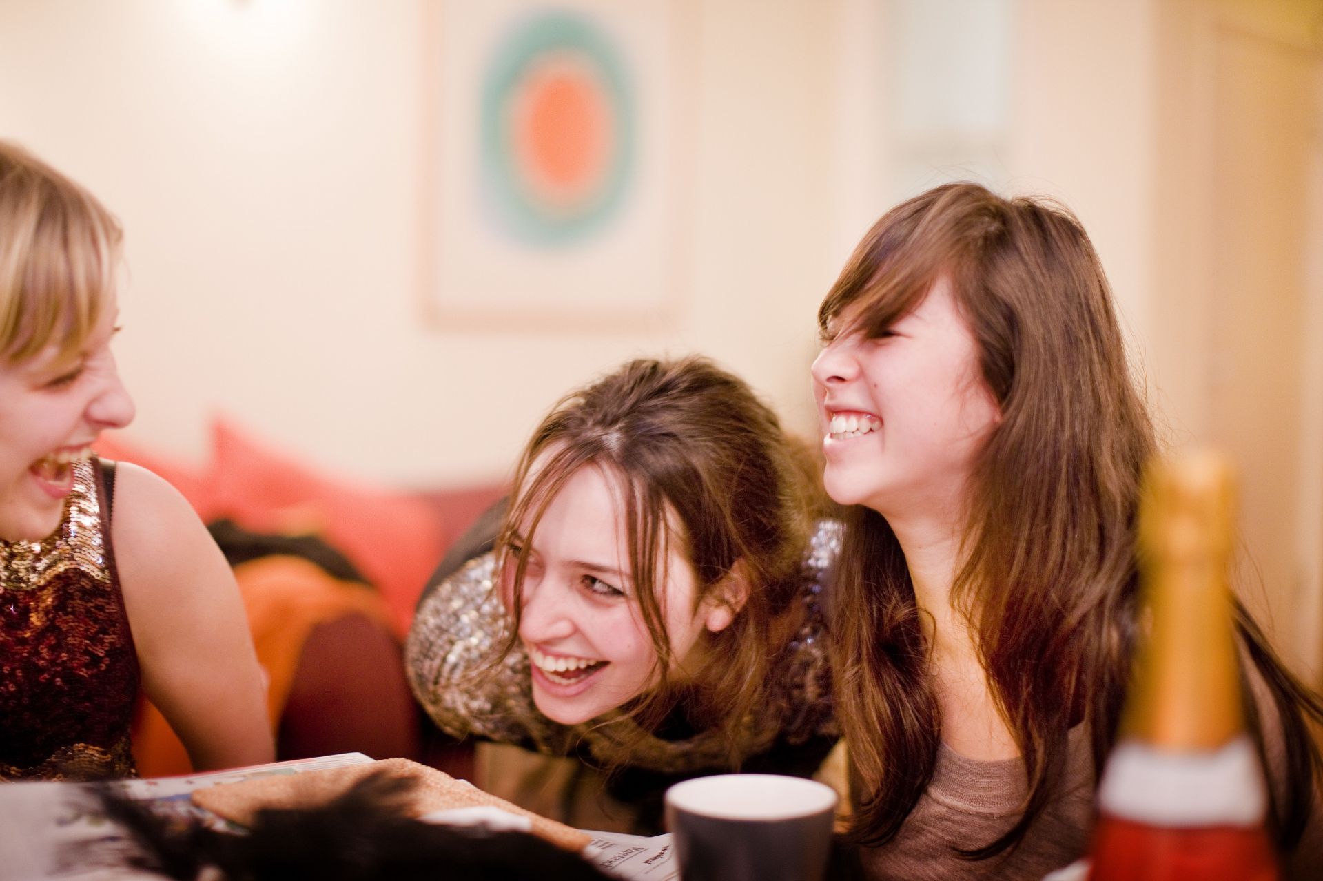 UK - London - Young adults enjoying an evening at home - Source: Getty