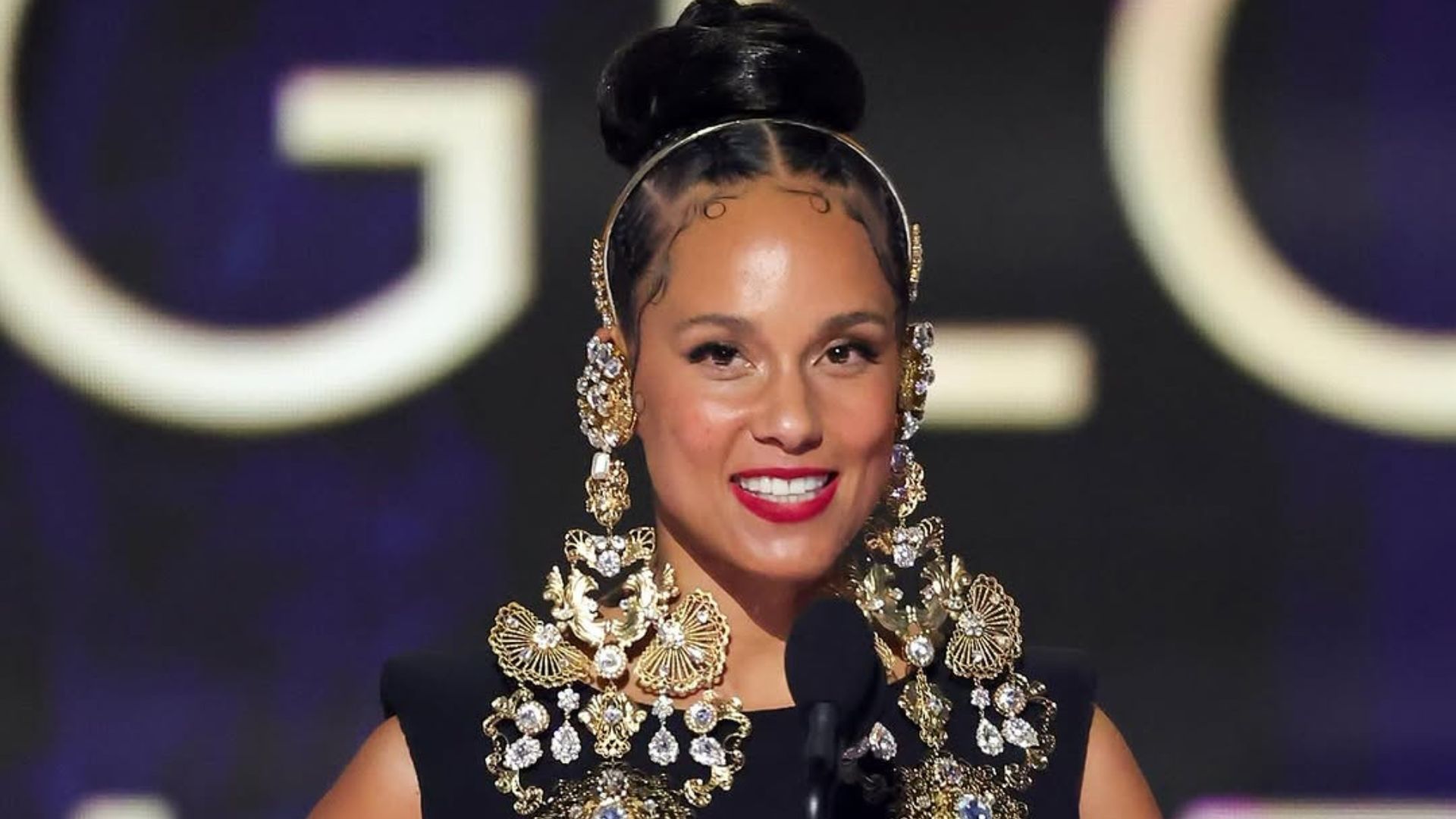 Alicia Keys wearing Dolce &amp; Gabbana (Image via Instagram/@Recording Academy)