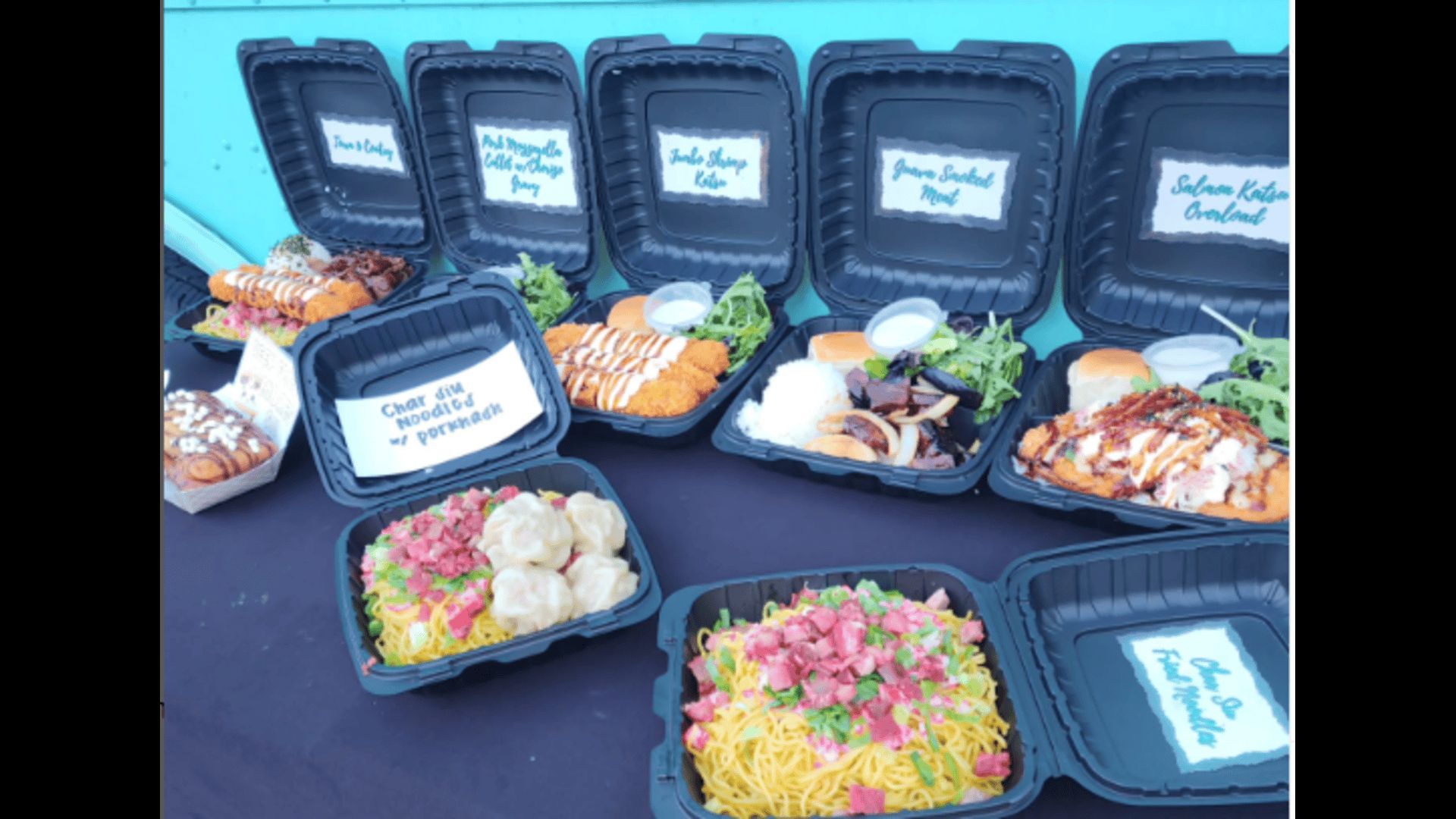 Variety of lunch plates at Str&#039;Eats of Aloha (Image via Instagram/@streats_of_aloha)