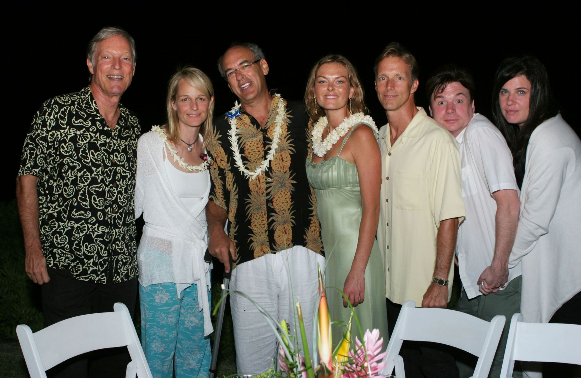 [L-R] Richard Chamberlain with Helen Hunt, Shep Gordon, Renee Loux, Martin Rabbett, Mike Myers and Robin Ruzan in 2005 (Image via Getty/WireImage/Randall Michelson)
