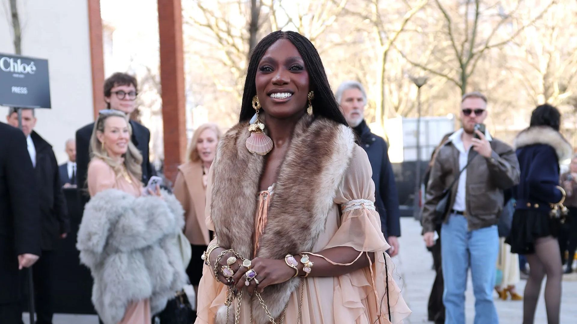 Chlo&eacute;: Outside Arrivals - Paris Fashion Week - Womenswear Fall/Winter 2025-2026 (Image via Getty)