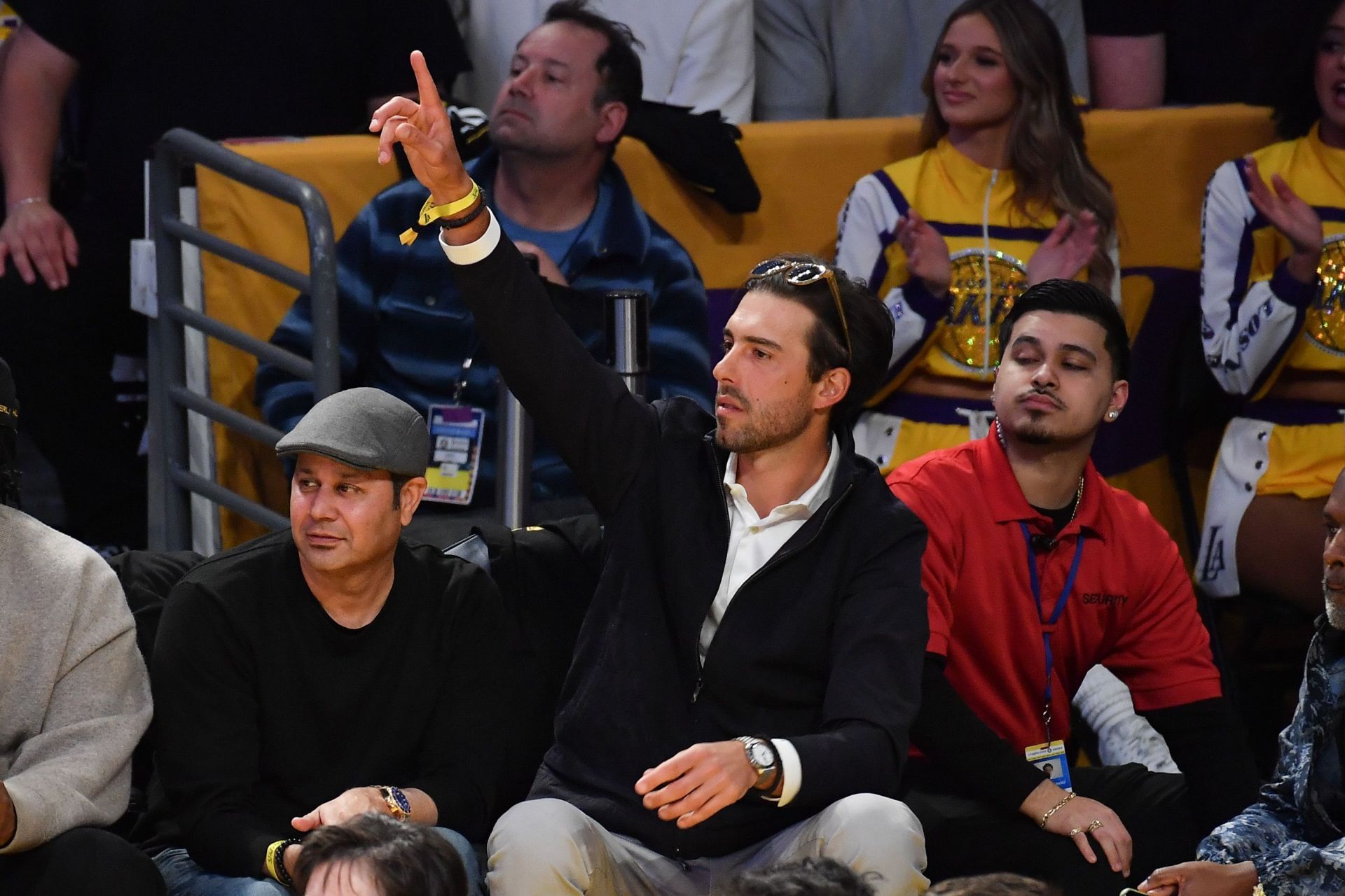 Slovenian former basketball player Vujačić sitting in the crowd (Image via Allen Berezovsky/Getty Images)