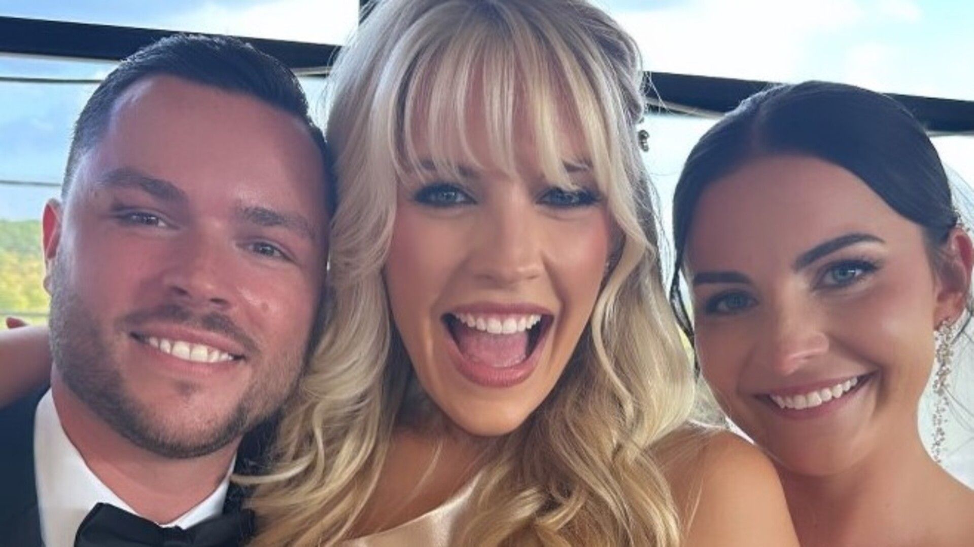 Eddie Alderson with his sister and wife (Image via Instagram/@krisalderson)
