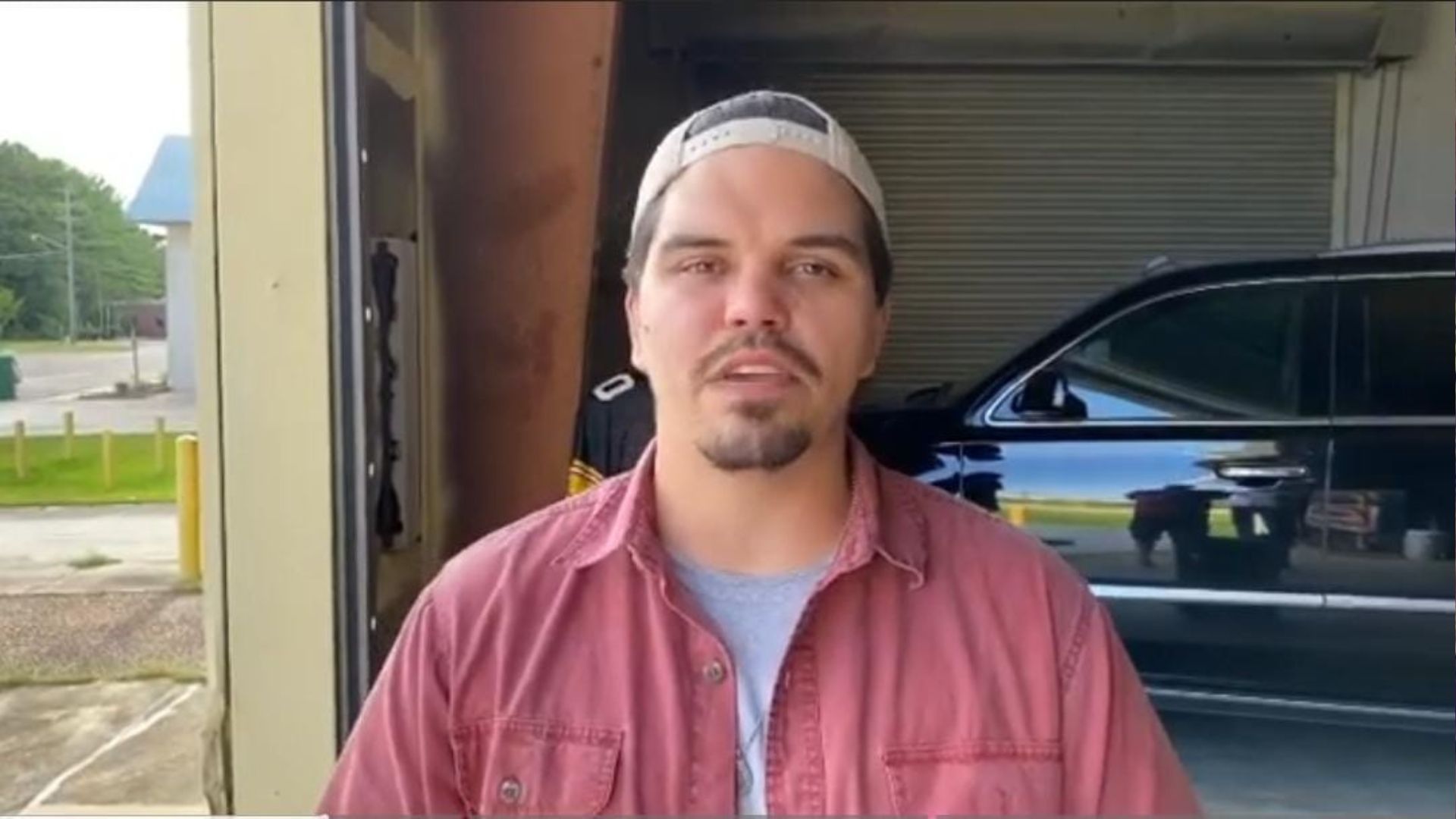 Doug Kiker &quot;The singing garbage man&quot; passes away at the age of 32. (via YouTube/Douglas Kiker)