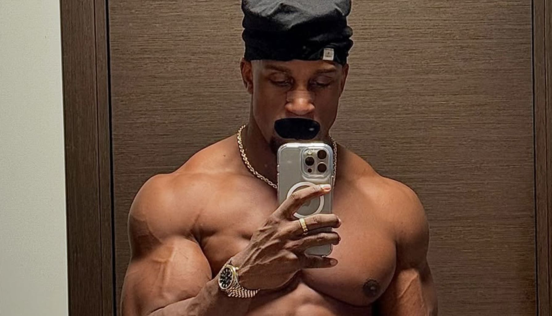 Fitness influencer Ashton Hall (Image via Instagram/@ashtonhallofficial)