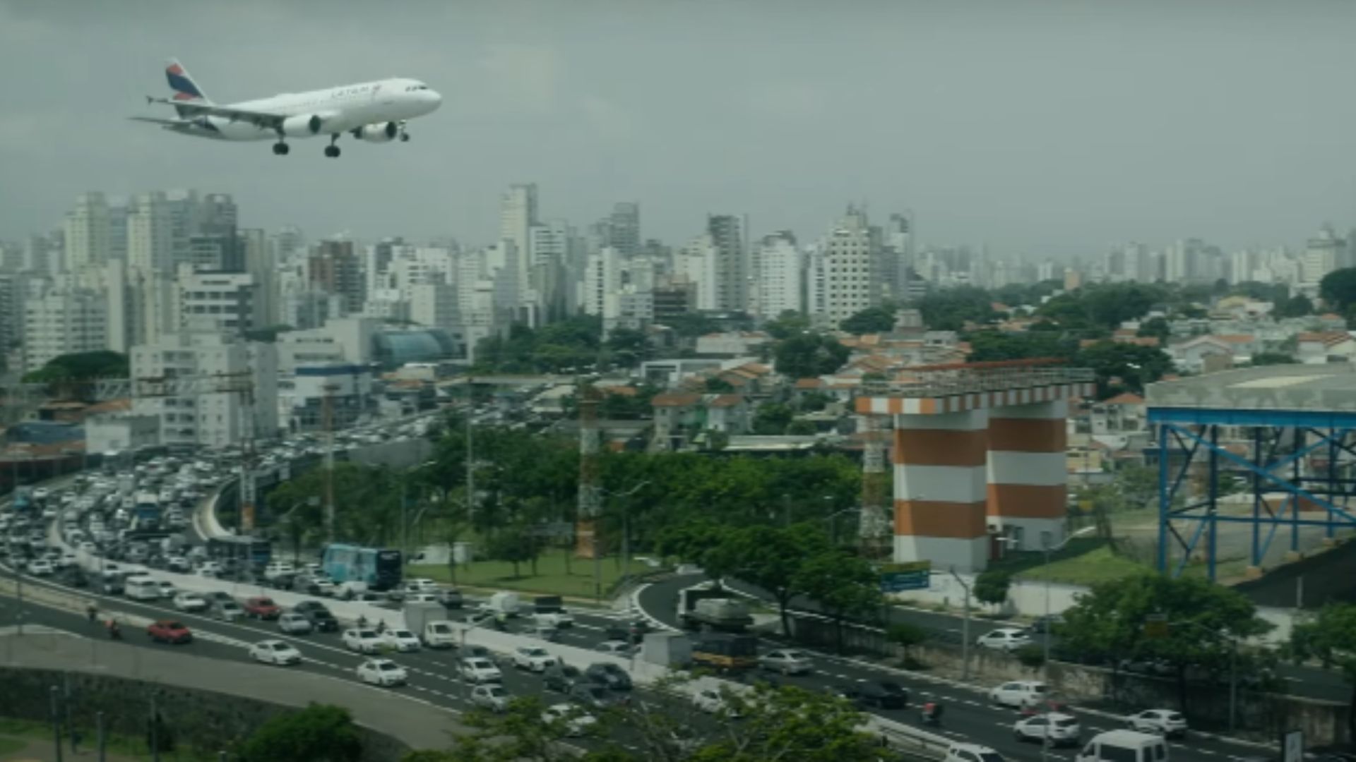 A Tragedy Foretold: Flight 3054 on Netflix (image via YouTube/@Netflix)