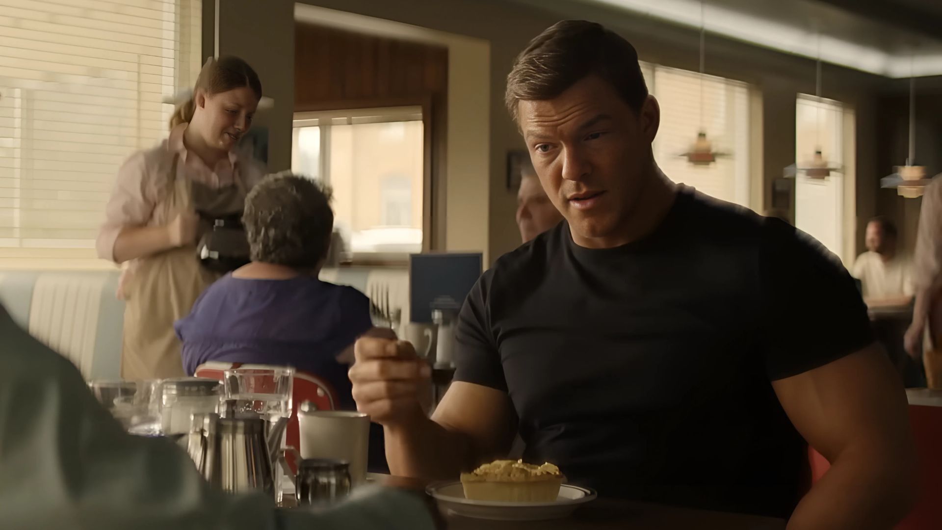 Alan Ritchson in Reacher